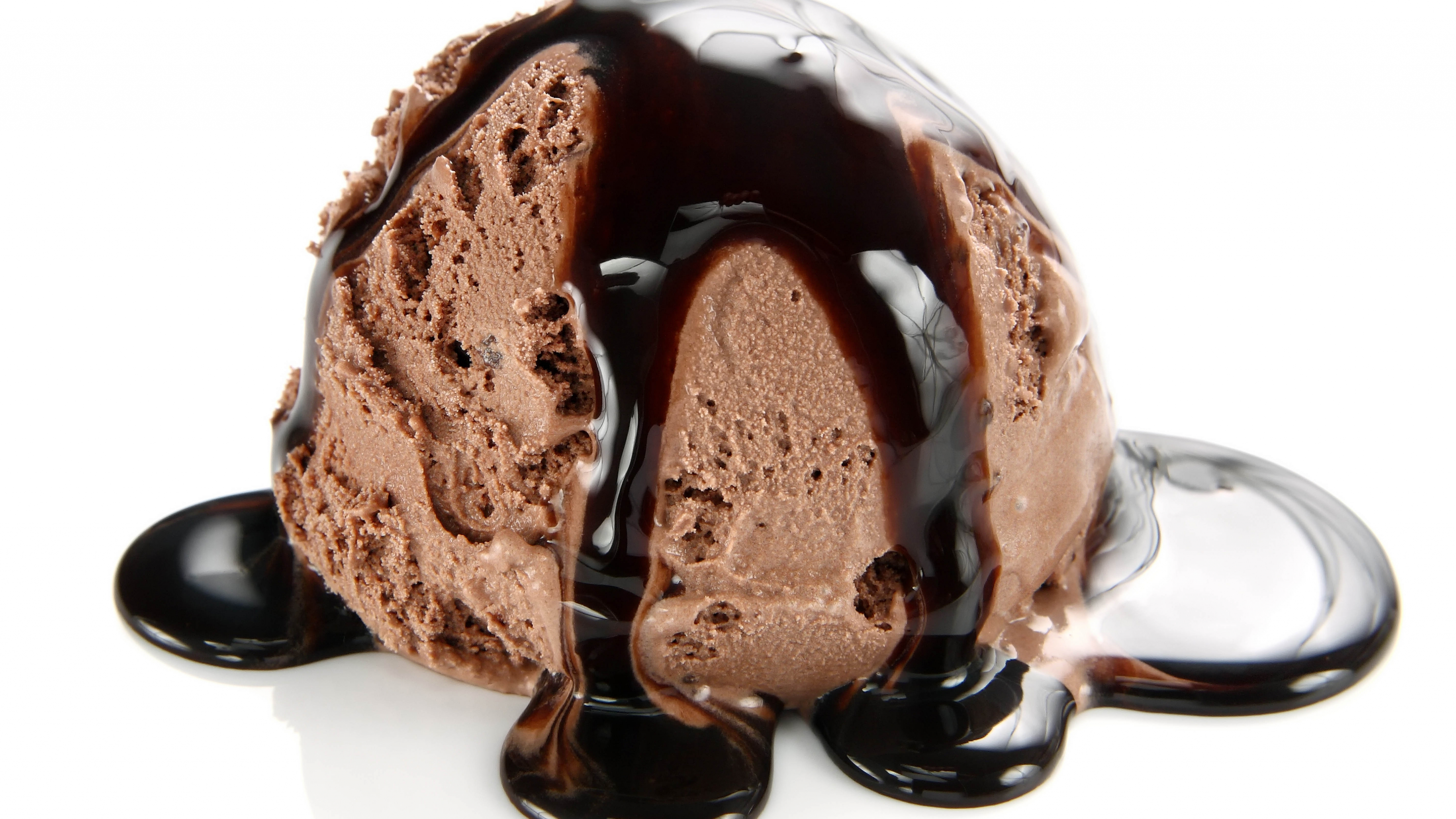 Choco ice. Джелато Шоколато. Шоколадное мороженое. Шарик шоколадного мороженого. Мороженое с шоколадом.