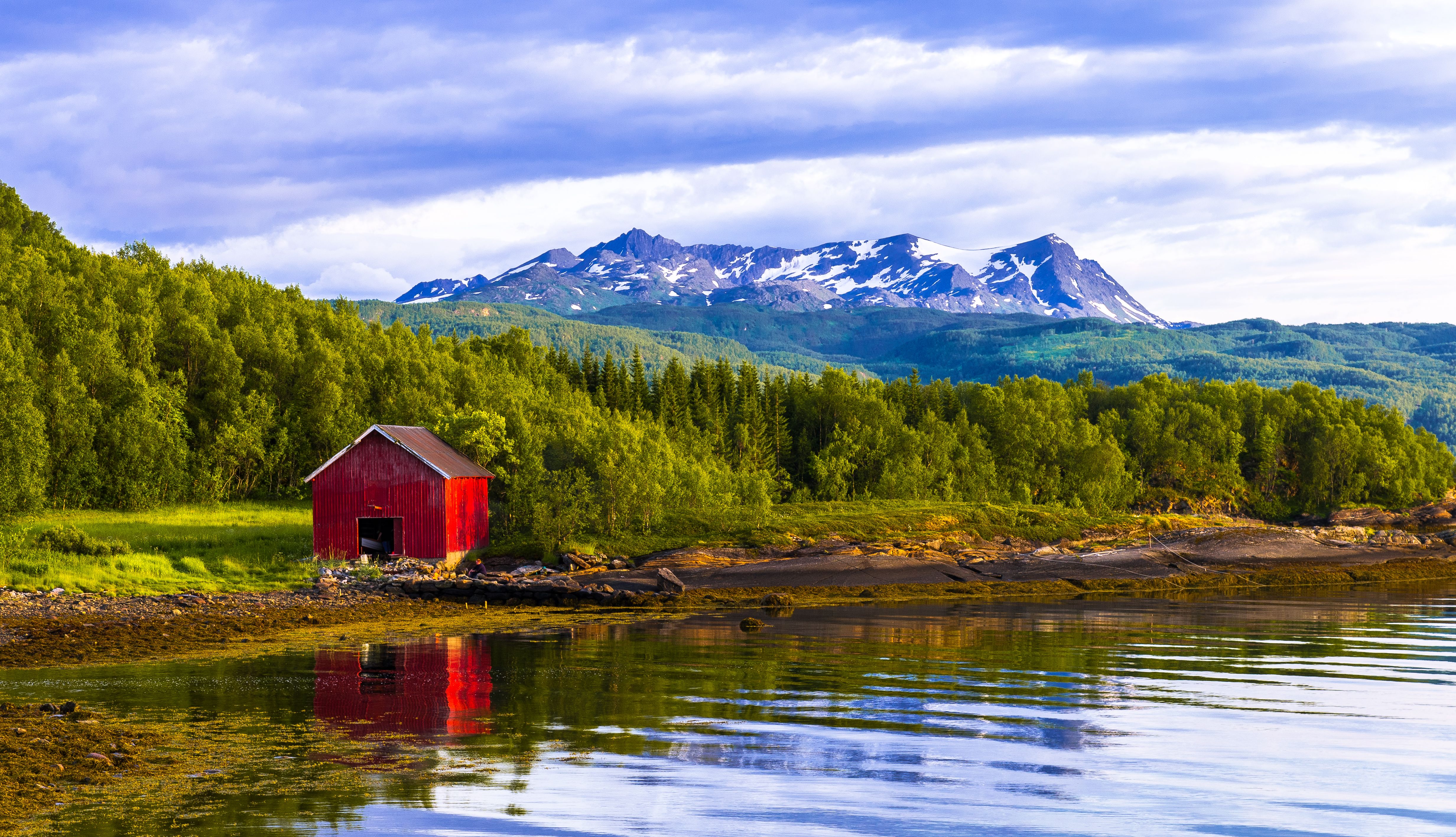 Wallpaper Brown Wooden House on Lake Near Green Trees and Mountain ...