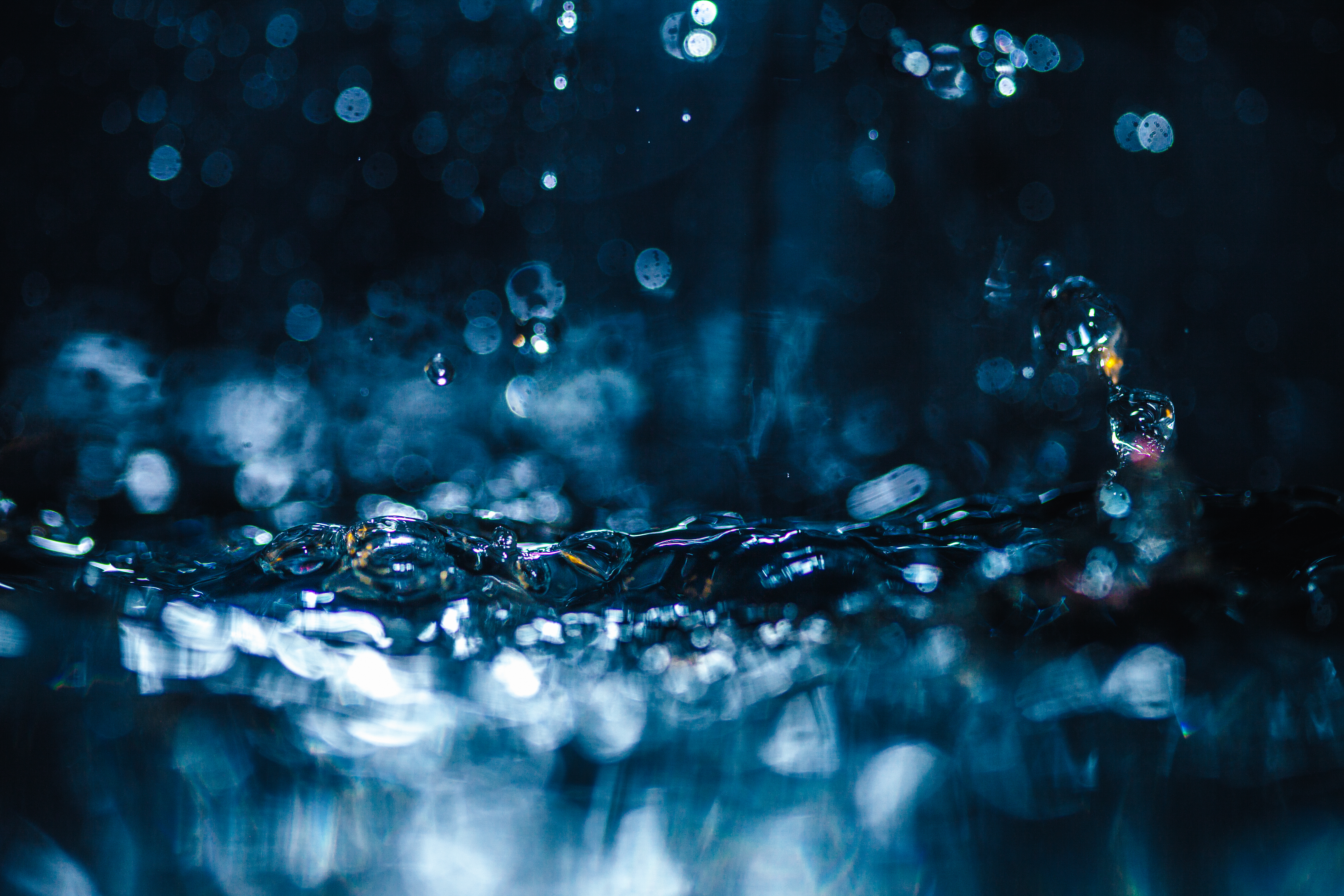 Вода 4 капли. Красивые брызги. Брызги макро. Капля воды HD. Капли в воздухе.