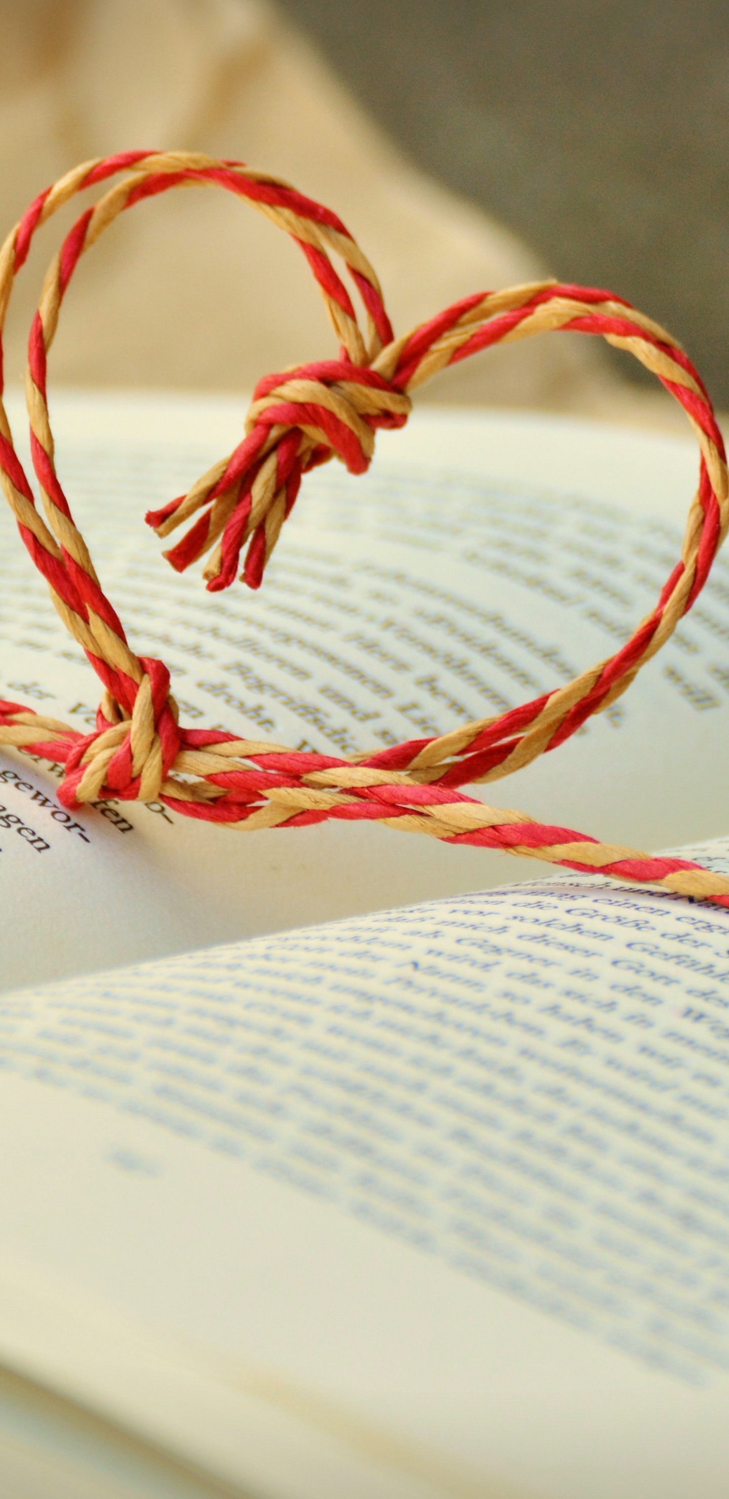 Buch, Literatur, Text, Herzen, Liebe. Wallpaper in 1440x2960 Resolution
