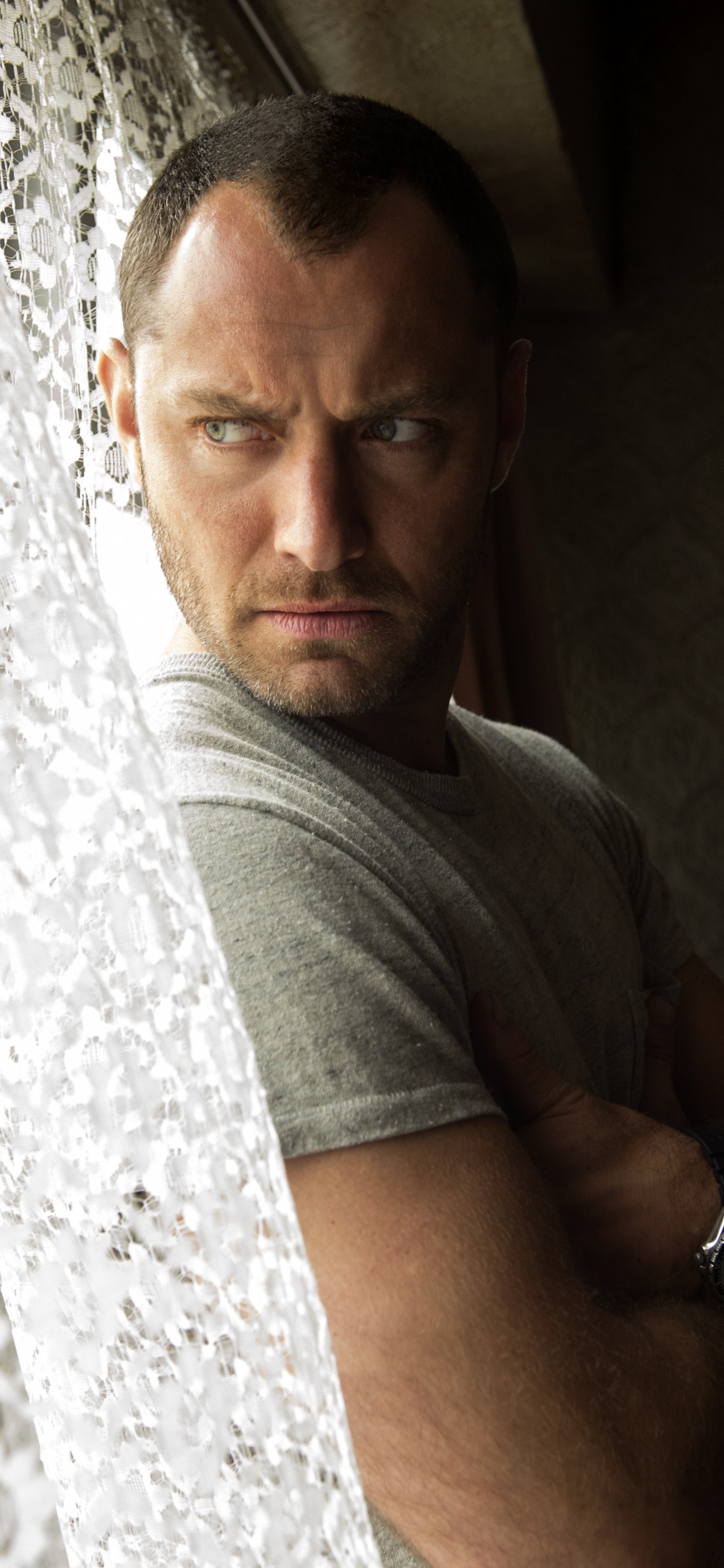 黑海, 电影导演, 手臂, 寺庙, 男性 壁纸 1242x2688 允许