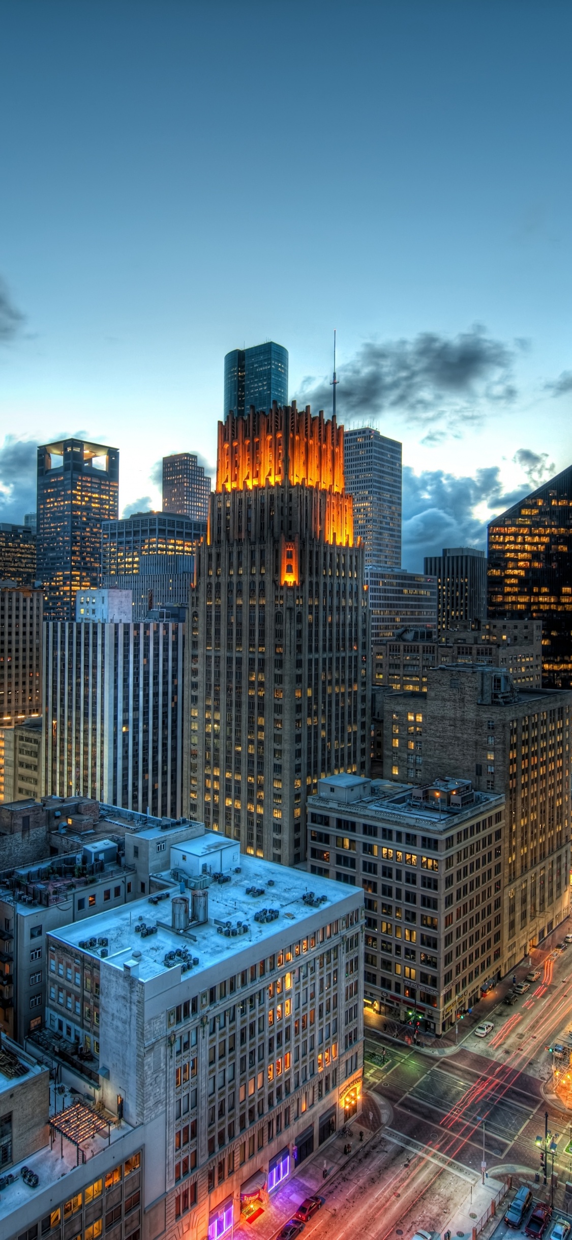 Skyline Der Stadt Unter Blauem Himmel Während Der Nacht. Wallpaper in 1125x2436 Resolution