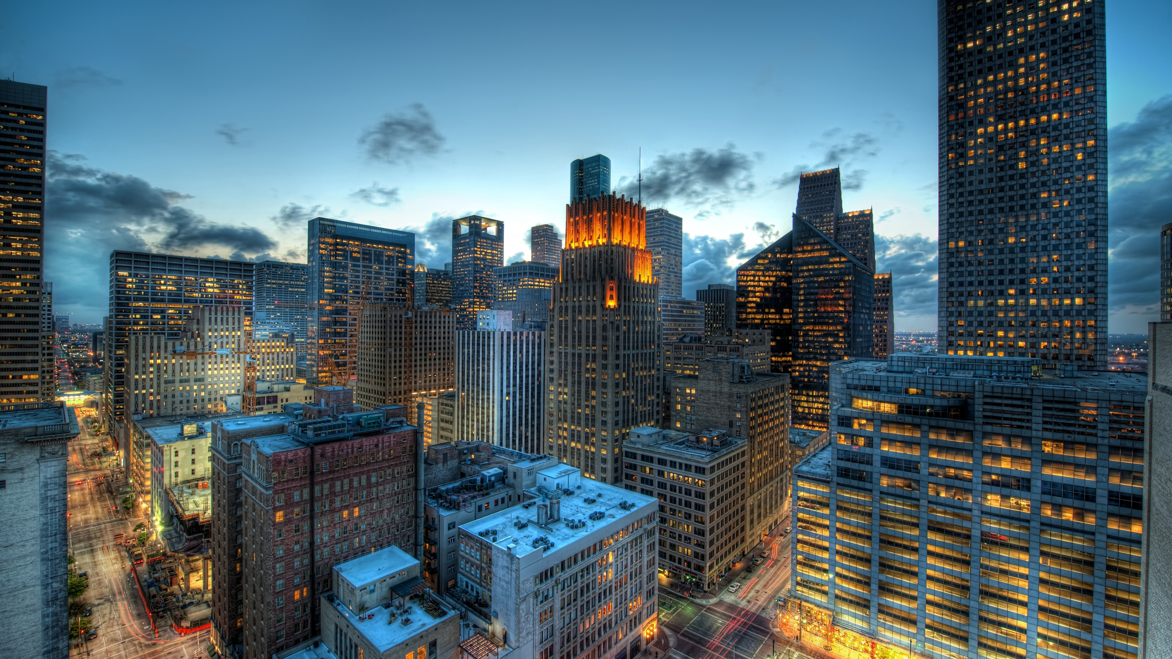 Skyline Der Stadt Unter Blauem Himmel Während Der Nacht. Wallpaper in 3840x2160 Resolution