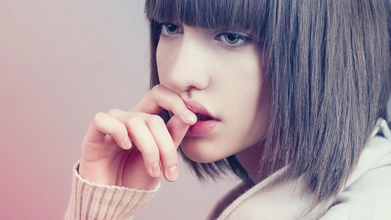 Nose, Bangs, Chin, Beauty, Cheek. Wallpaper in 1366x768 Resolution