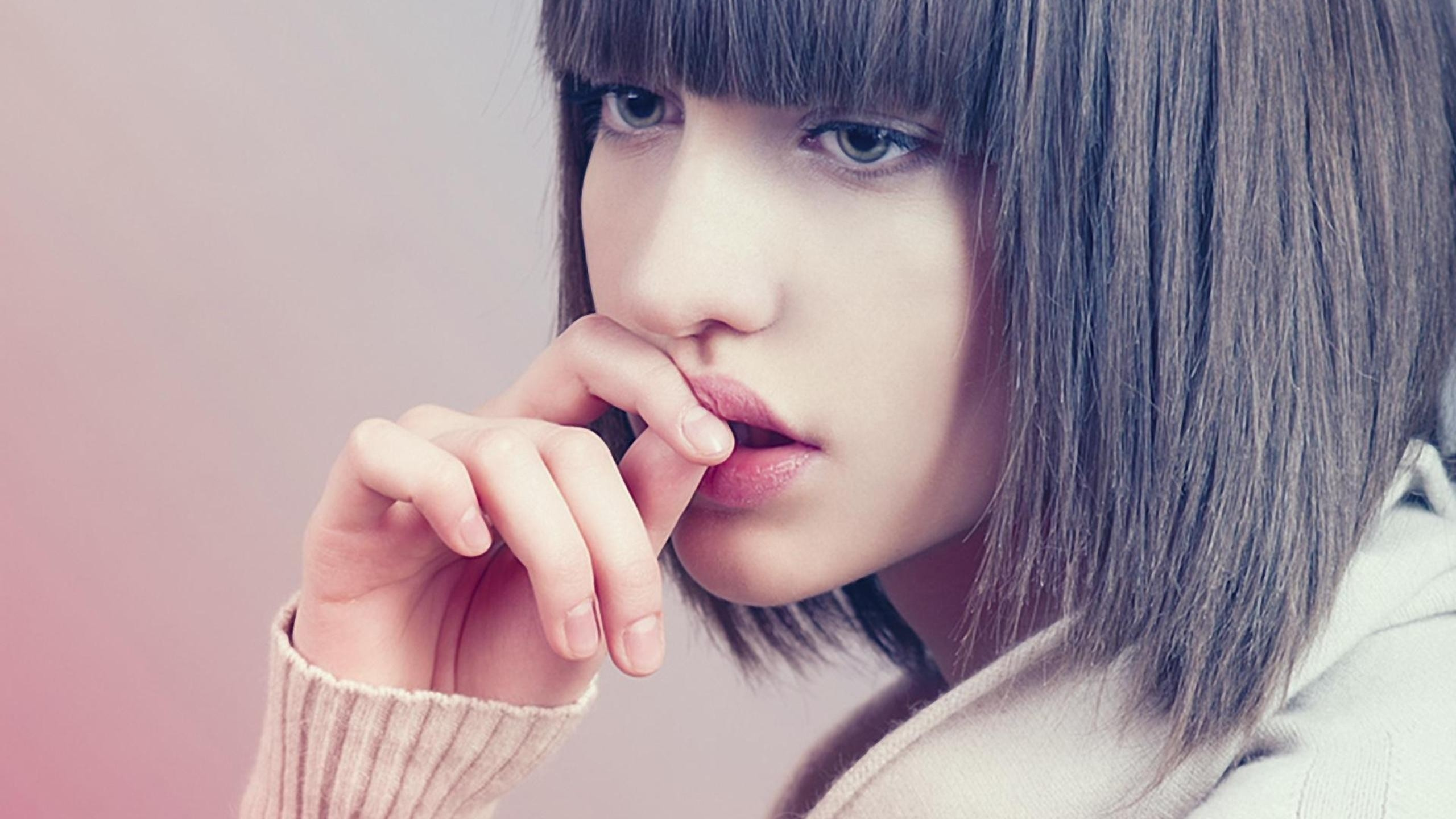 Nose, Bangs, Chin, Beauty, Cheek. Wallpaper in 2560x1440 Resolution