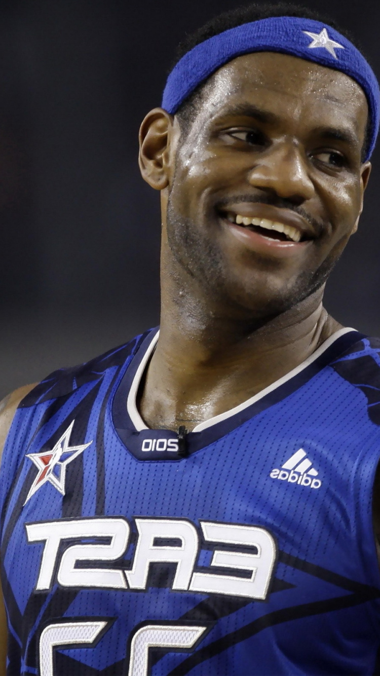 Man in Blue and White Jersey Shirt. Wallpaper in 750x1334 Resolution