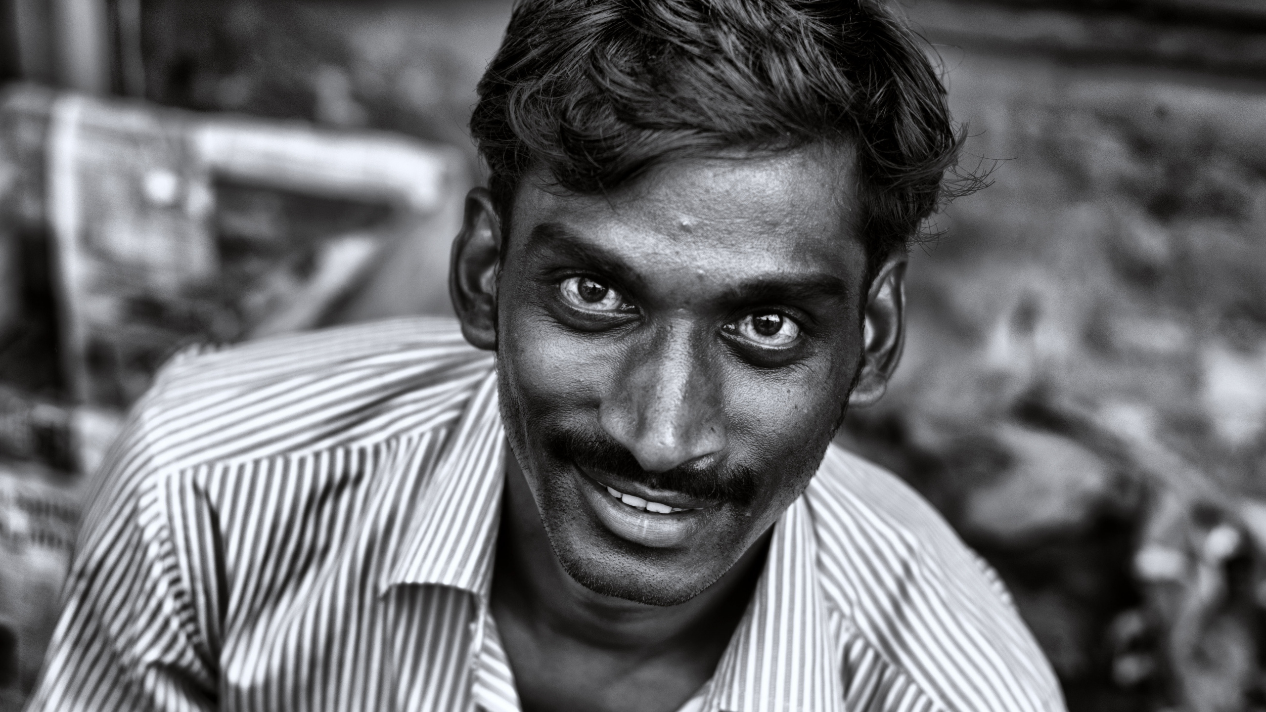 Portrait, Face, Monochrome, Sourire, L'homme. Wallpaper in 2560x1440 Resolution