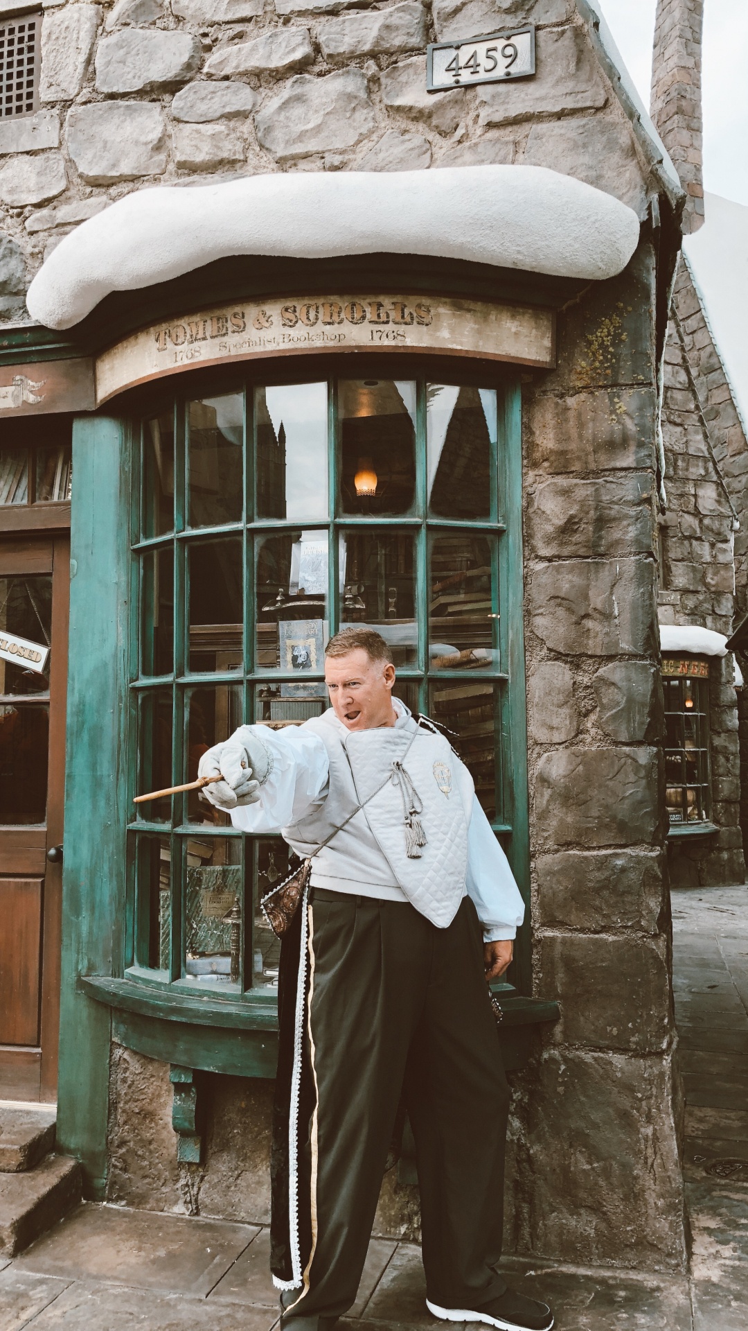 Fenster, Stehend, Tür, Anzughose, Dach. Wallpaper in 1080x1920 Resolution