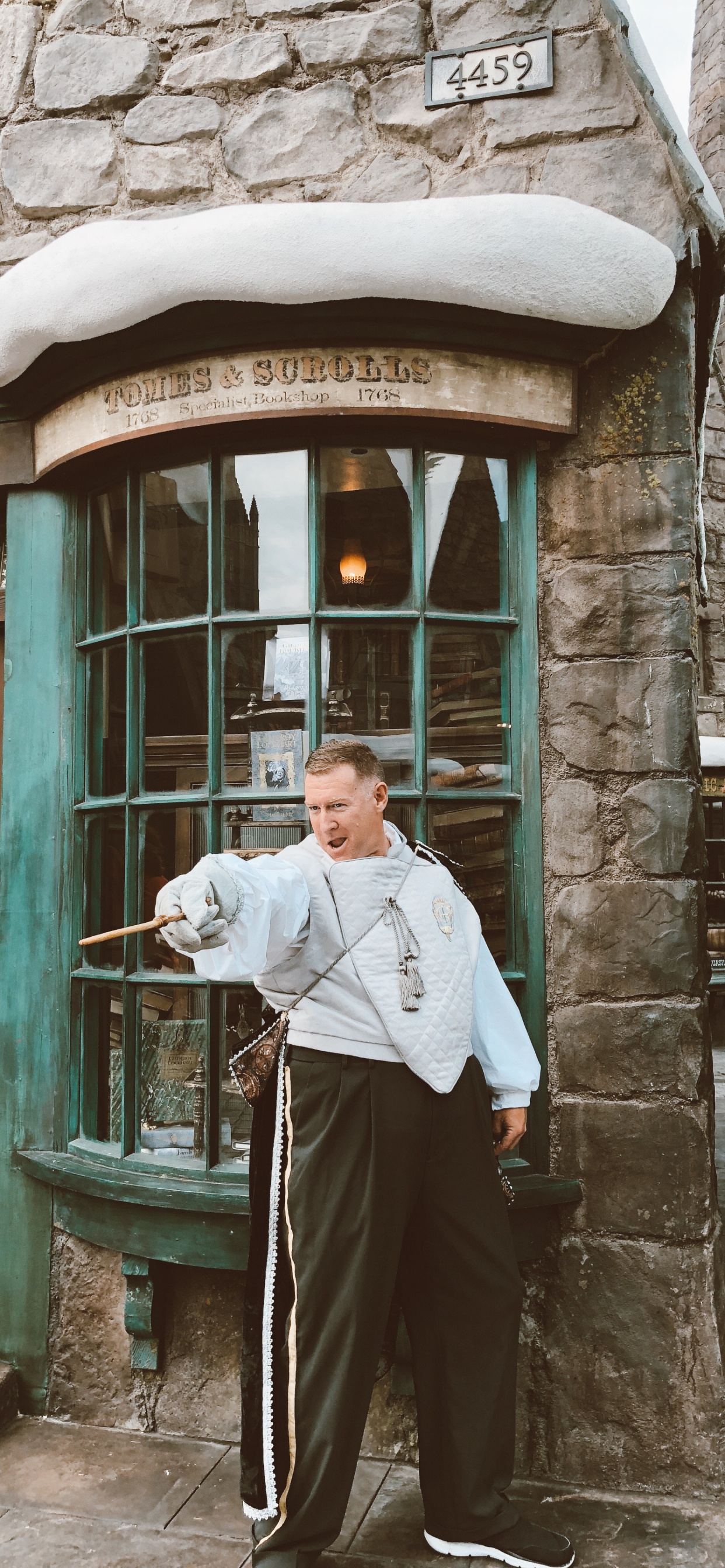 Fenster, Stehend, Tür, Anzughose, Dach. Wallpaper in 1242x2688 Resolution