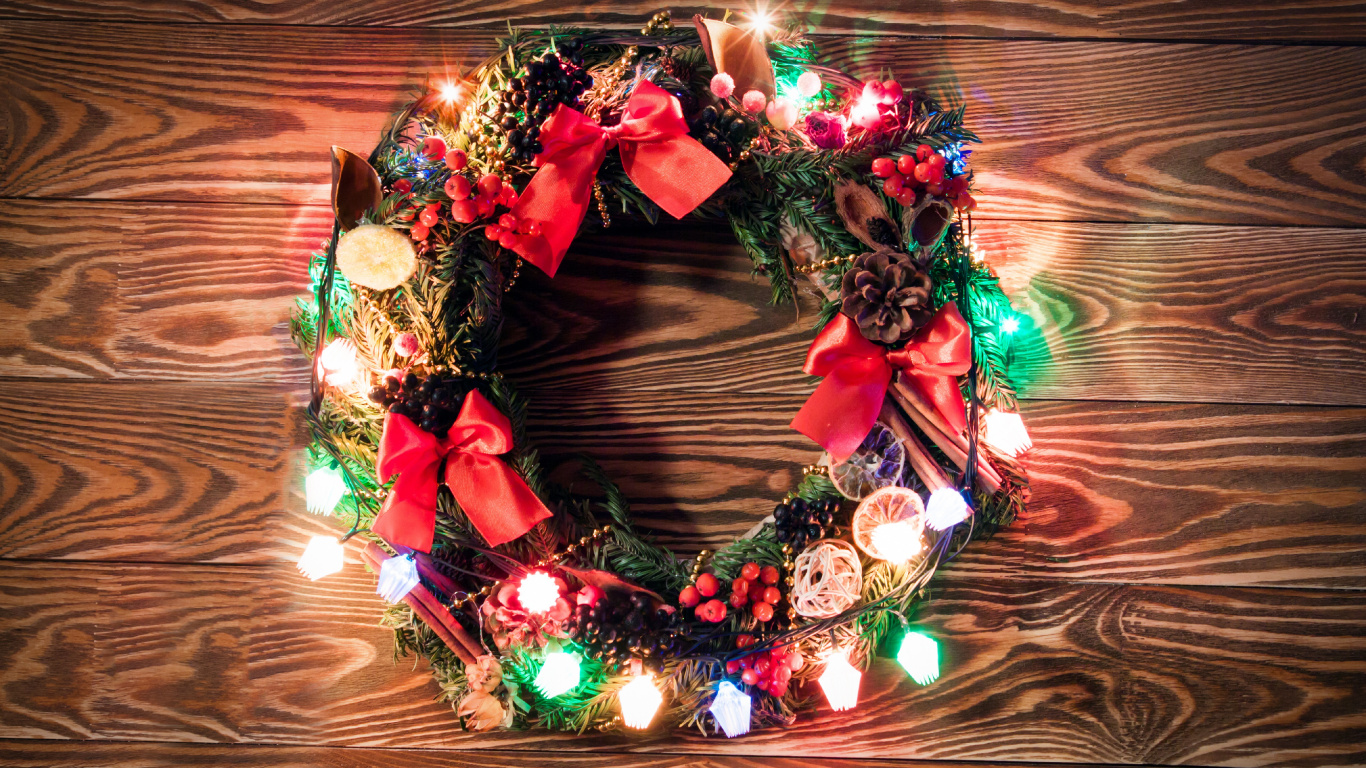 Le Jour De Noël, Guirlande, Nouvelle Année, Décoration de Noël, Ornement de Noël. Wallpaper in 1366x768 Resolution