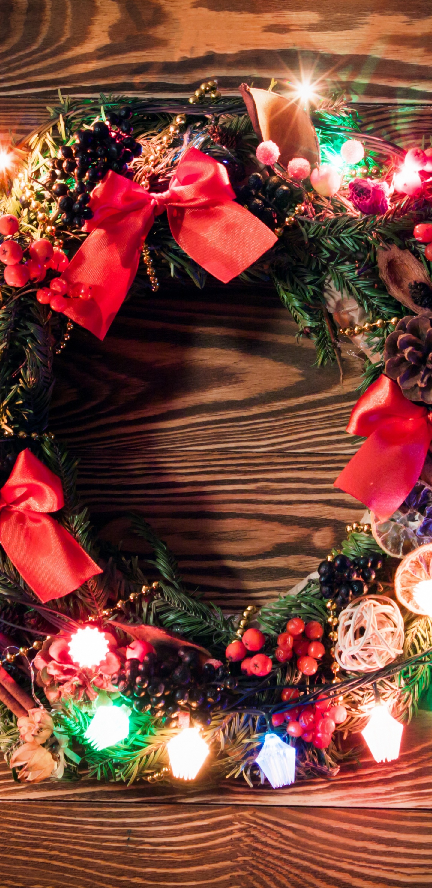 Weihnachten, Girlande, Kranz, Neujahr, Weihnachtsdekoration. Wallpaper in 1440x2960 Resolution