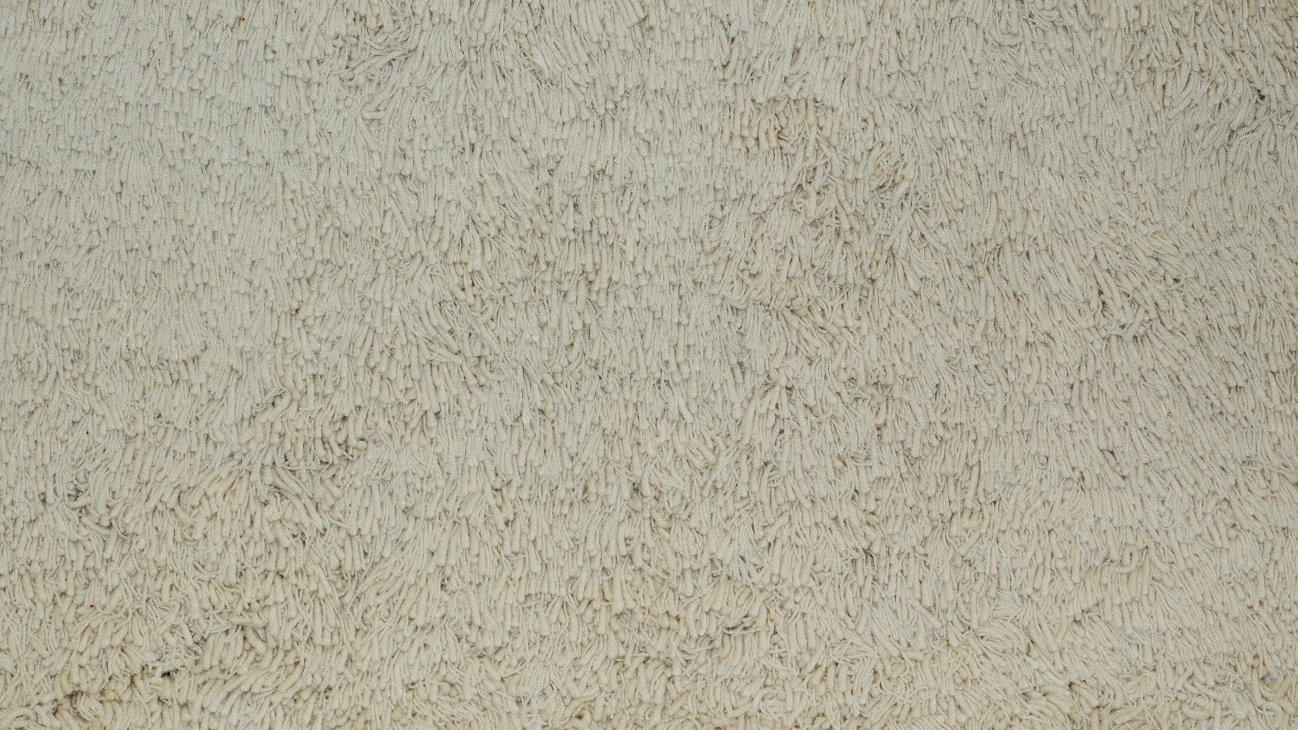 Textile Blanc Sur Table en Bois Marron. Wallpaper in 2560x1440 Resolution