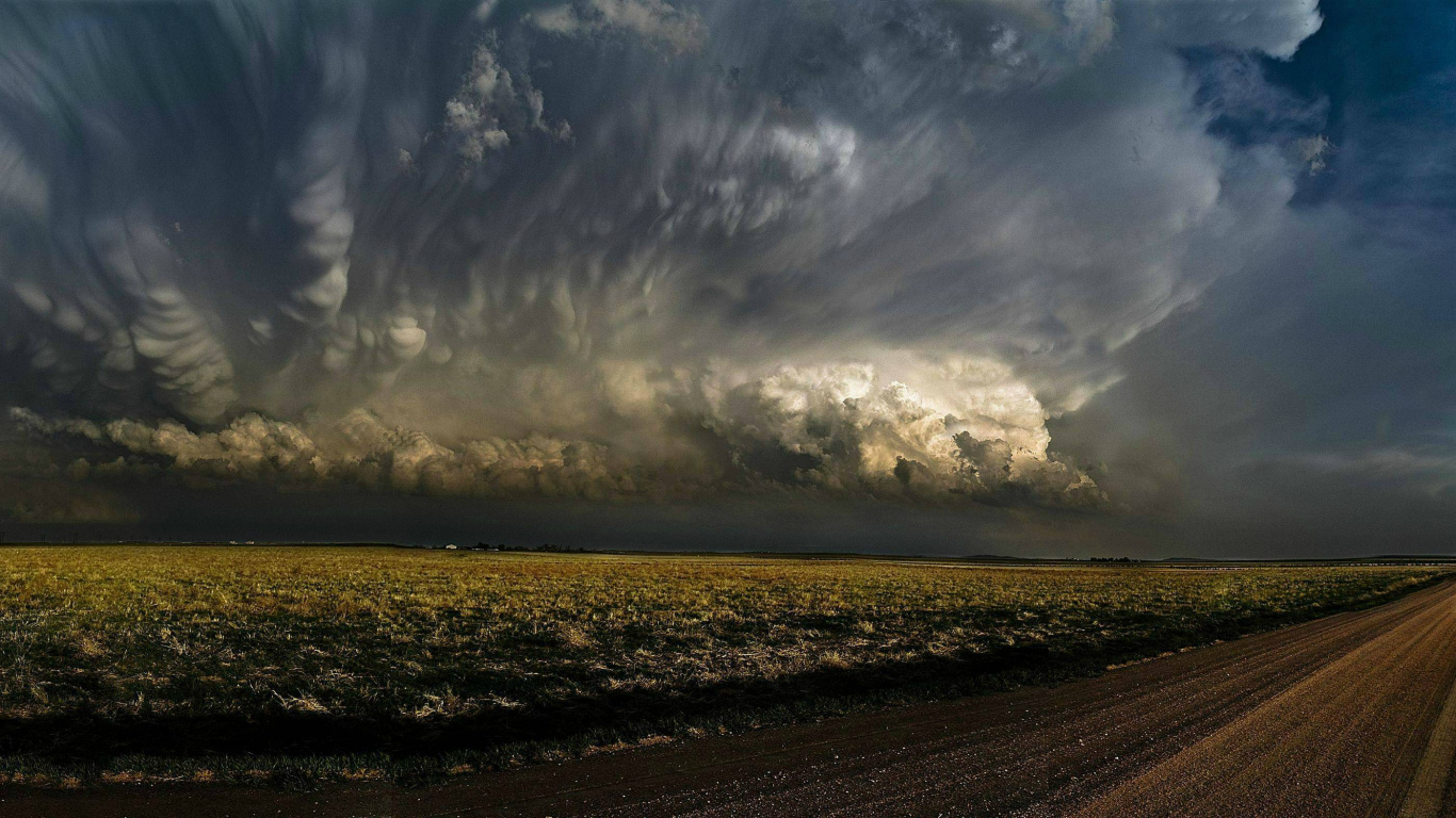 Nubes Blancas Sobre el Campo. Wallpaper in 1366x768 Resolution