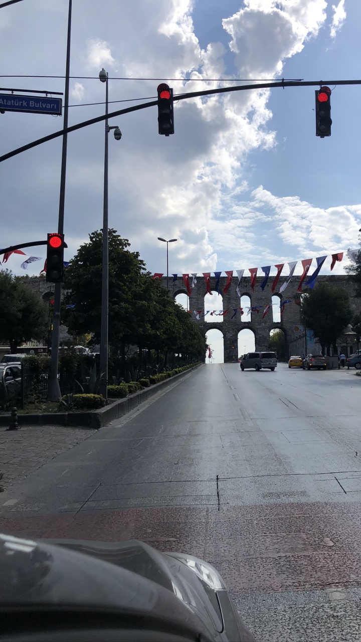 Ampel, Road, Infrastruktur, Fahrbahn, Asphalt. Wallpaper in 720x1280 Resolution
