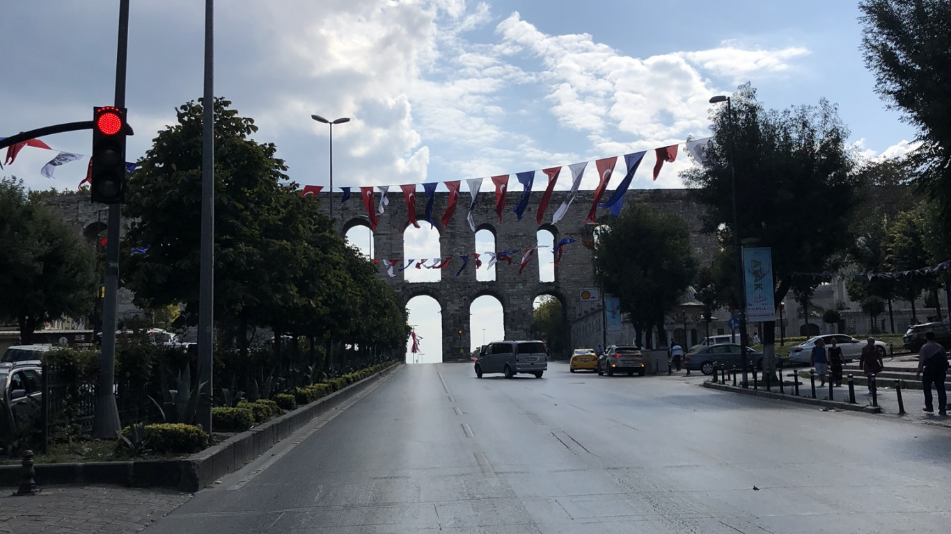 Semáforo, Carretera, Infraestructura, la Superficie de la Carretera, Asfalto. Wallpaper in 1366x768 Resolution