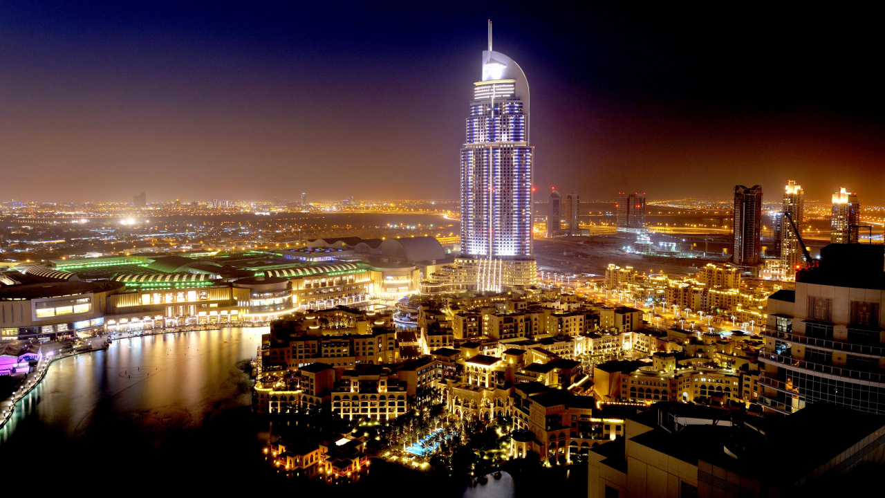 Weißes Und Schwarzes Betongebäude Während Der Nacht. Wallpaper in 1280x720 Resolution