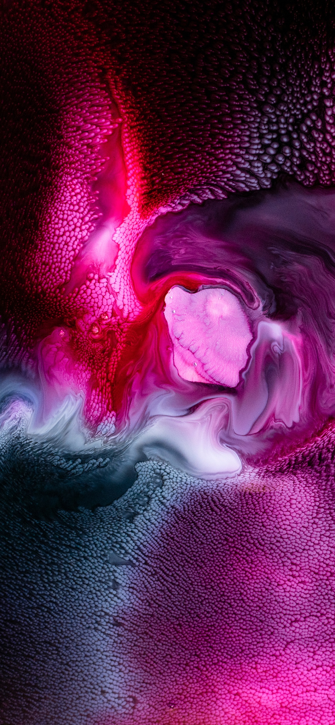 Rosa Und Weißer Pelztextil. Wallpaper in 1125x2436 Resolution