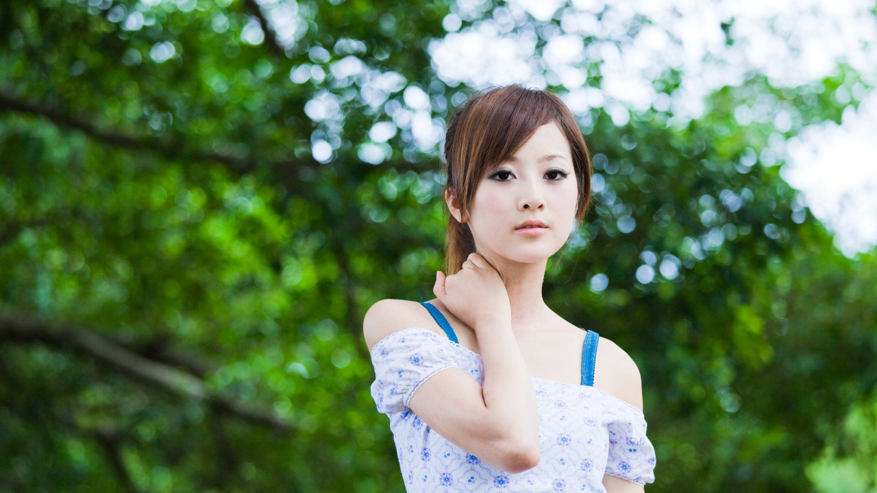 Skin, Beauty, Grass, Grasses, Hairstyle. Wallpaper in 1280x720 Resolution