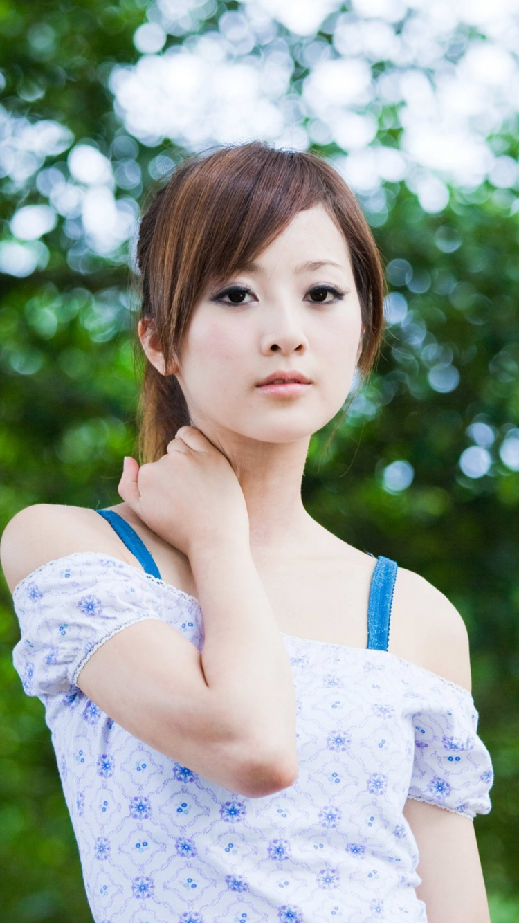 Skin, Beauty, Grass, Grasses, Hairstyle. Wallpaper in 750x1334 Resolution