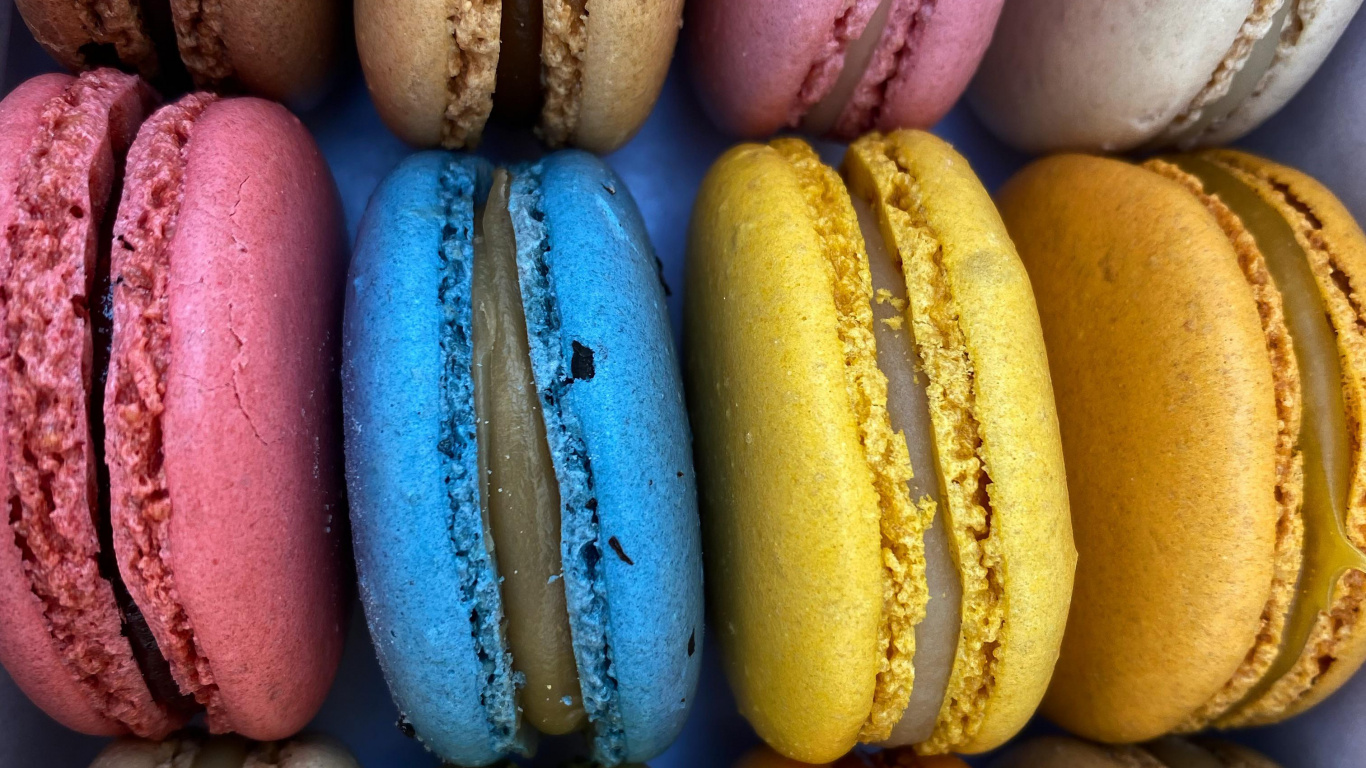 Macaroon, Postre, Horneado, Alimento, Luz. Wallpaper in 1366x768 Resolution