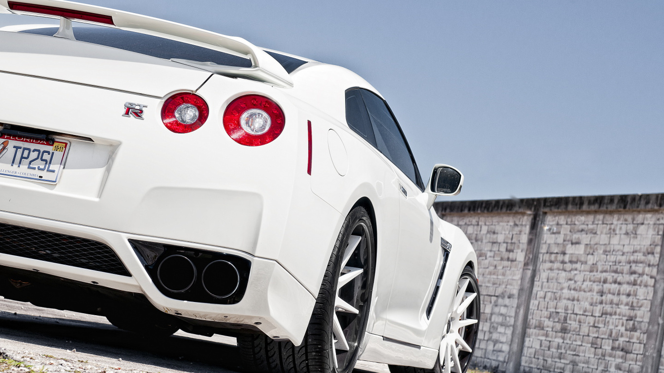 White Porsche 911 Parked on Road During Daytime. Wallpaper in 1366x768 Resolution