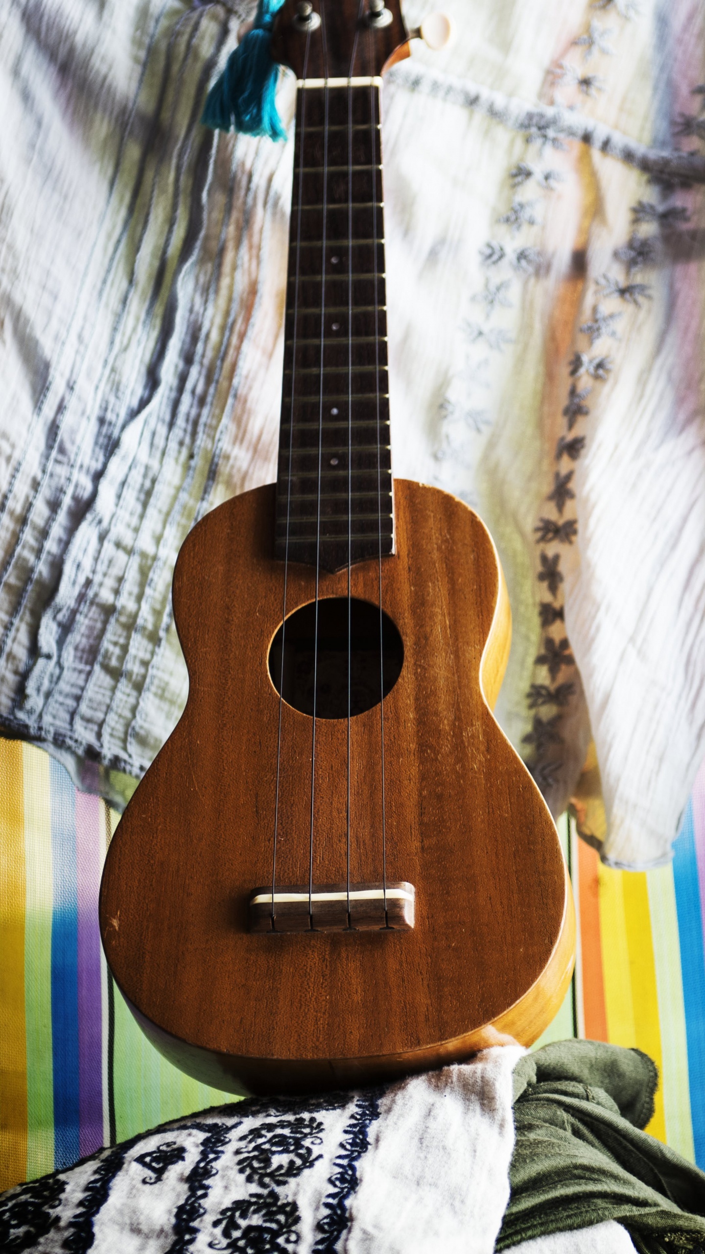Guitar, Ukulele, String Instrument, Musical Instrument, Plucked String Instruments. Wallpaper in 1440x2560 Resolution