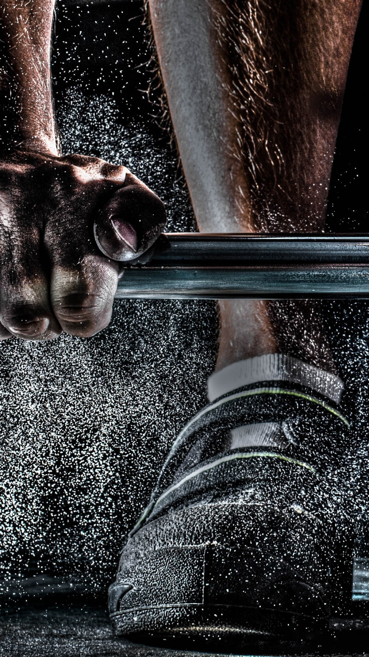 Persona en Jeans Grises y Zapatillas Blancas y Negras.. Wallpaper in 750x1334 Resolution