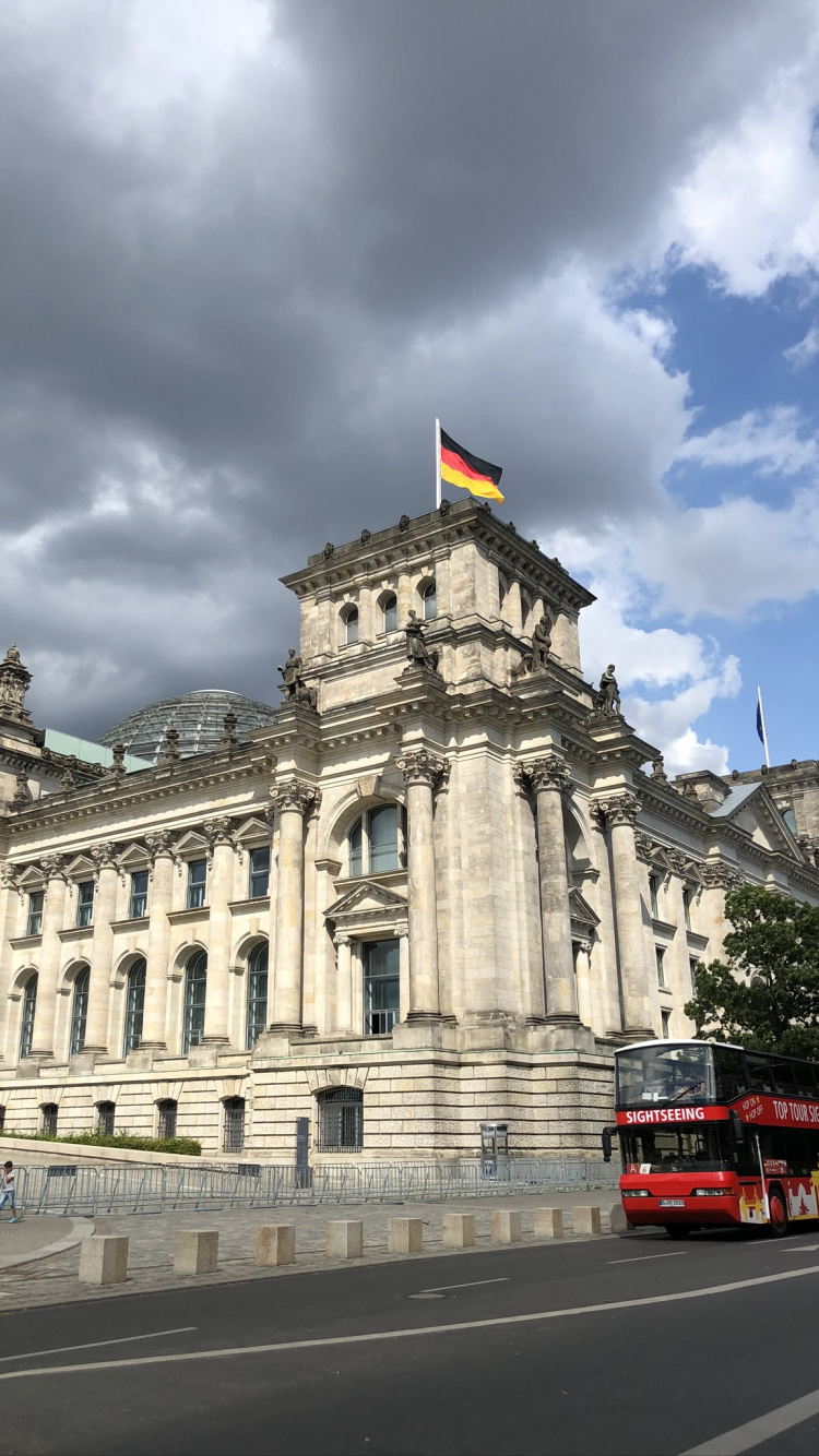 Berlin, Deutschland, Reichstagsgebäude, Klassische Architektur, Sehenswürdigkeit. Wallpaper in 750x1334 Resolution