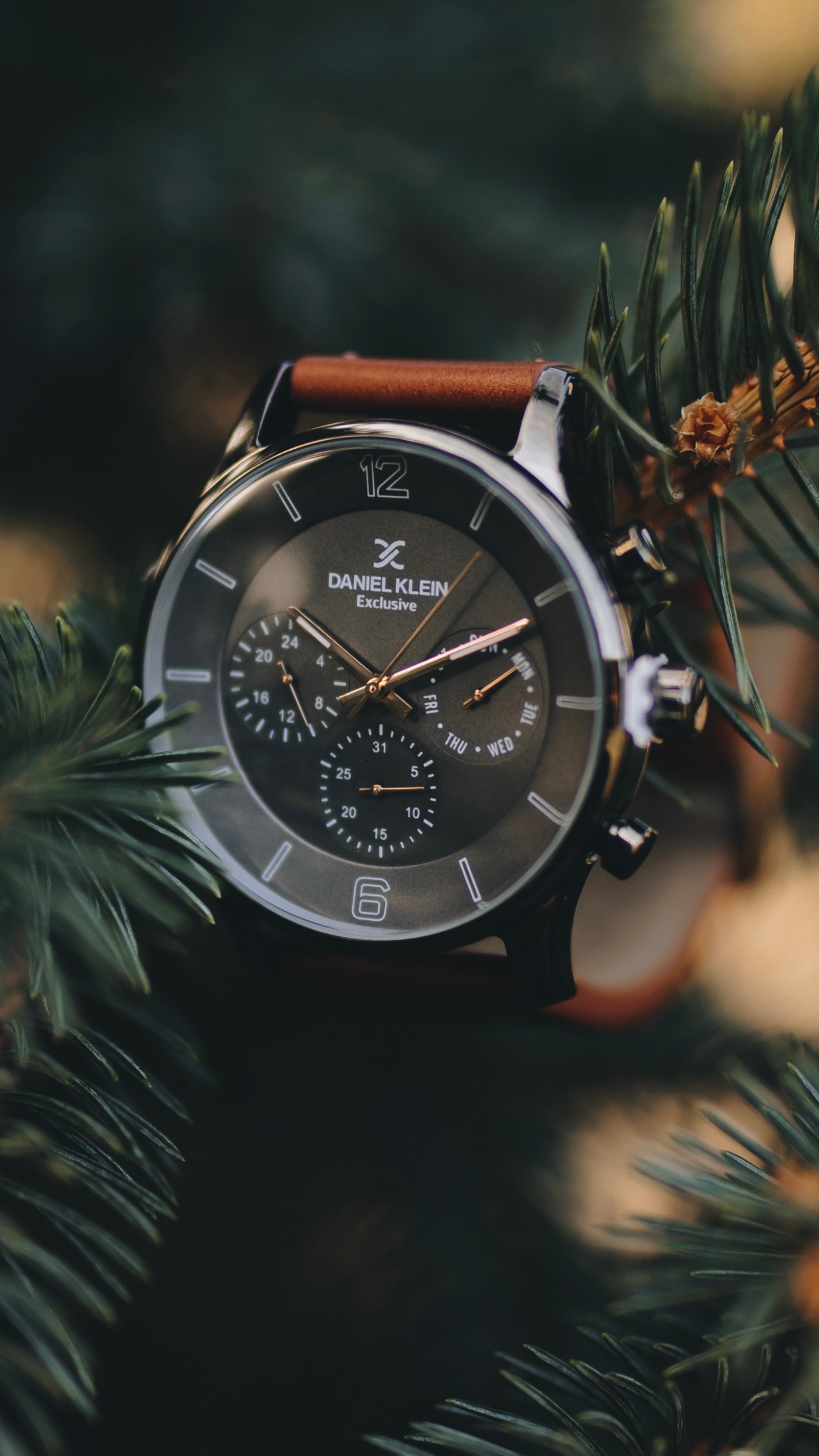 Person Holding Silver Round Chronograph Watch. Wallpaper in 1440x2560 Resolution