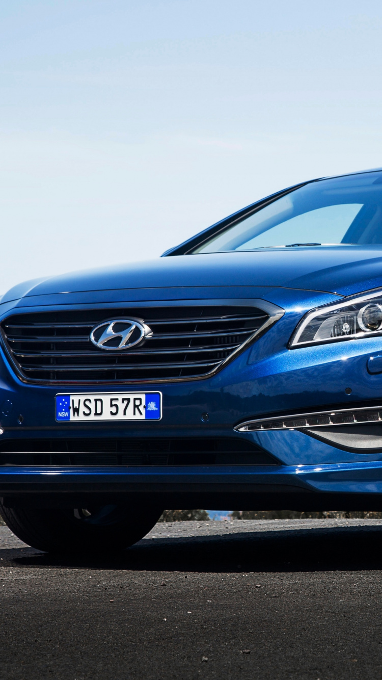 Bmw m 3 Azul en la Carretera. Wallpaper in 750x1334 Resolution