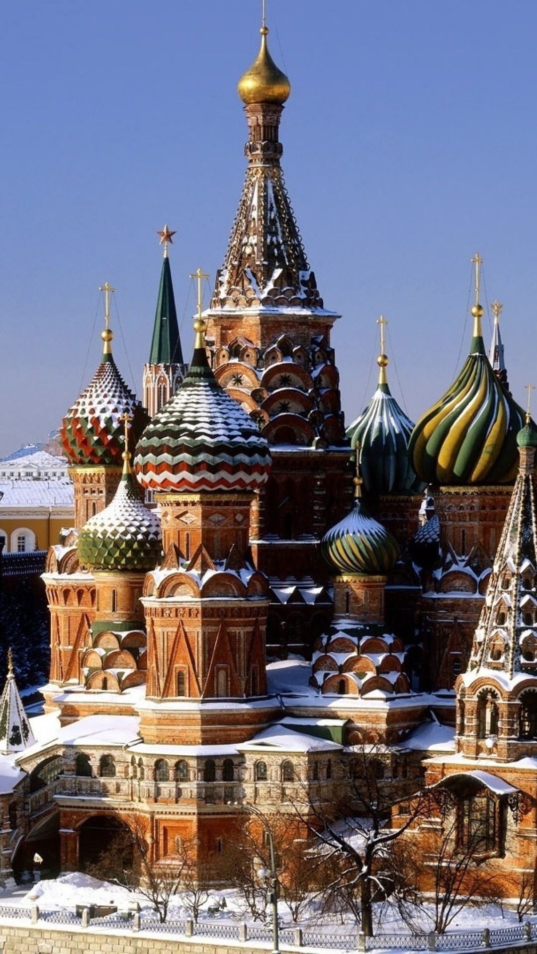 Edificio de Hormigón Marrón y Blanco Bajo un Cielo Azul Durante el Día. Wallpaper in 1080x1920 Resolution