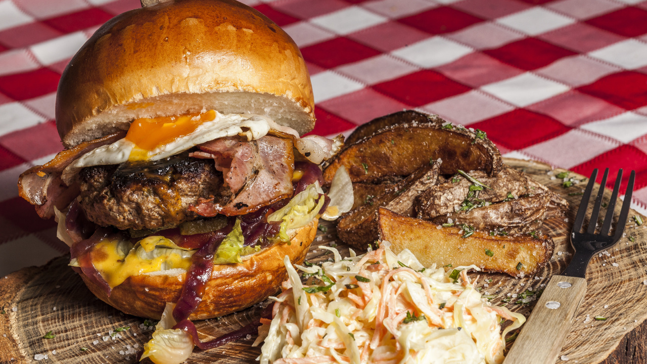 Hamburger, American Cuisine, French Fries, Cheeseburger, Beef. Wallpaper in 1280x720 Resolution