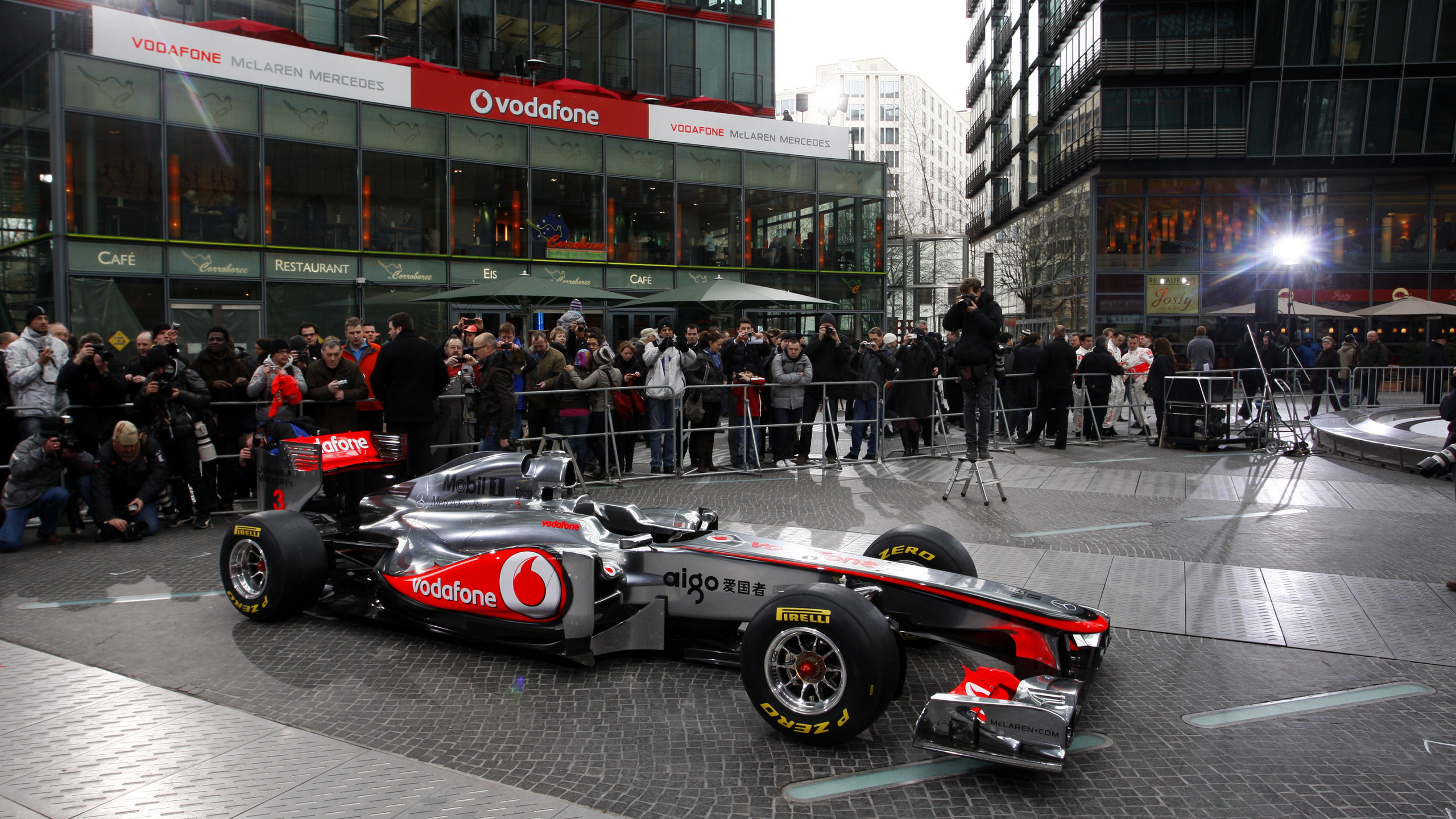 Black and Red Ferrari f 1 on Road During Daytime. Wallpaper in 2560x1440 Resolution