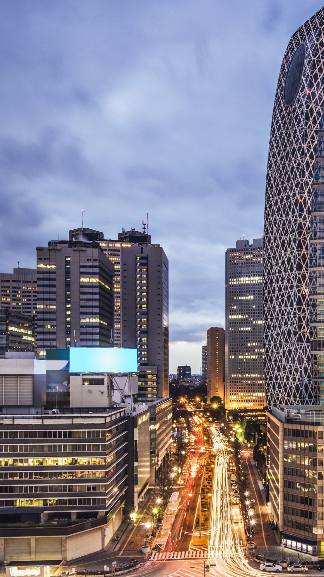 Stadtgebäude Unter Blauem Himmel Tagsüber. Wallpaper in 1080x1920 Resolution