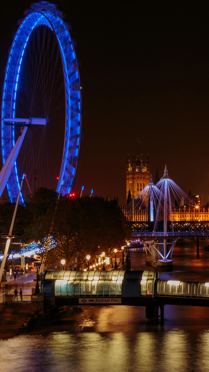 Beleuchtete Brücke Während Der Nacht. Wallpaper in 720x1280 Resolution