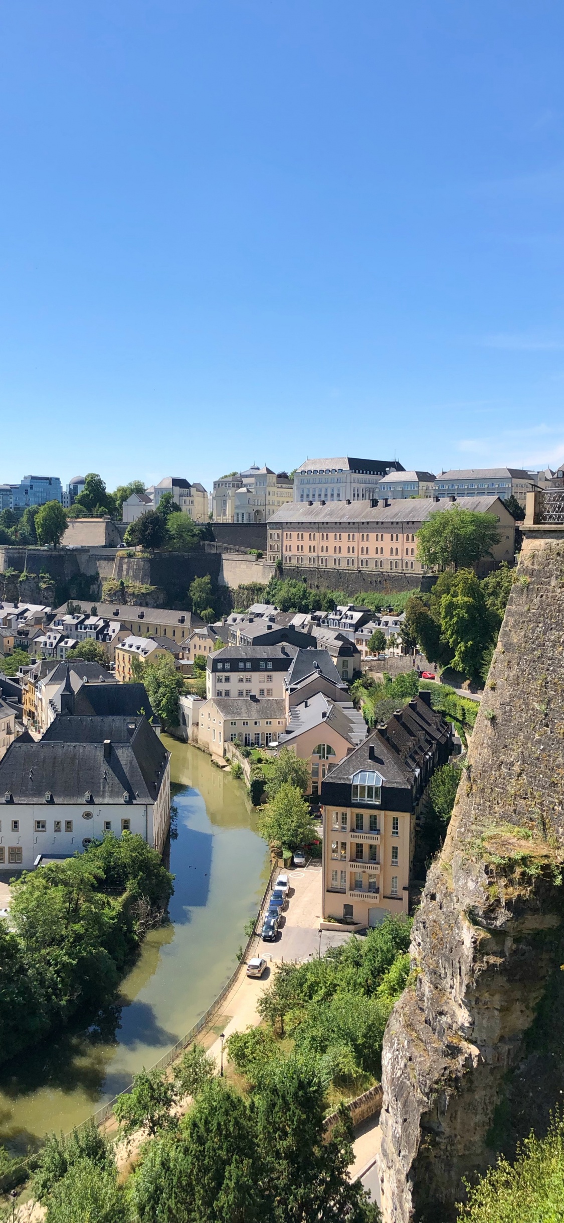 Barrio, Zona Residencial, Suburbio, Techo, el Diseño Urbano. Wallpaper in 1125x2436 Resolution