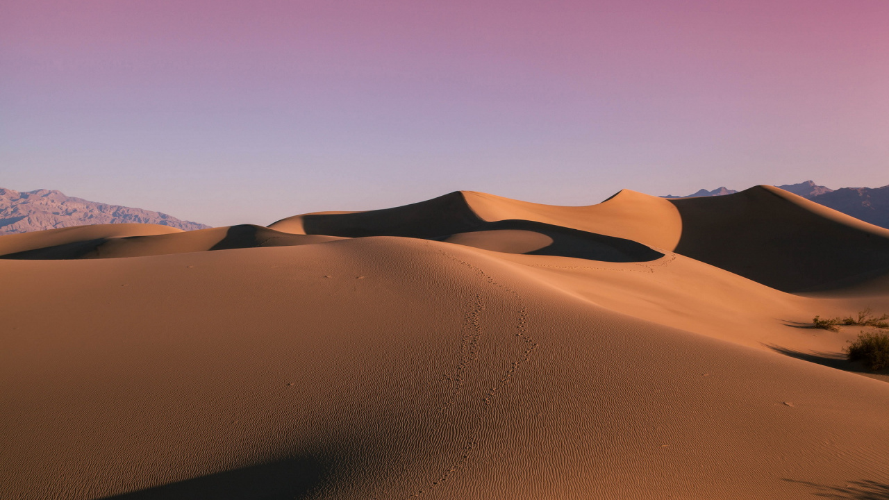Dunas de Arena Marrón Bajo un Cielo Azul Durante el Día. Wallpaper in 1280x720 Resolution