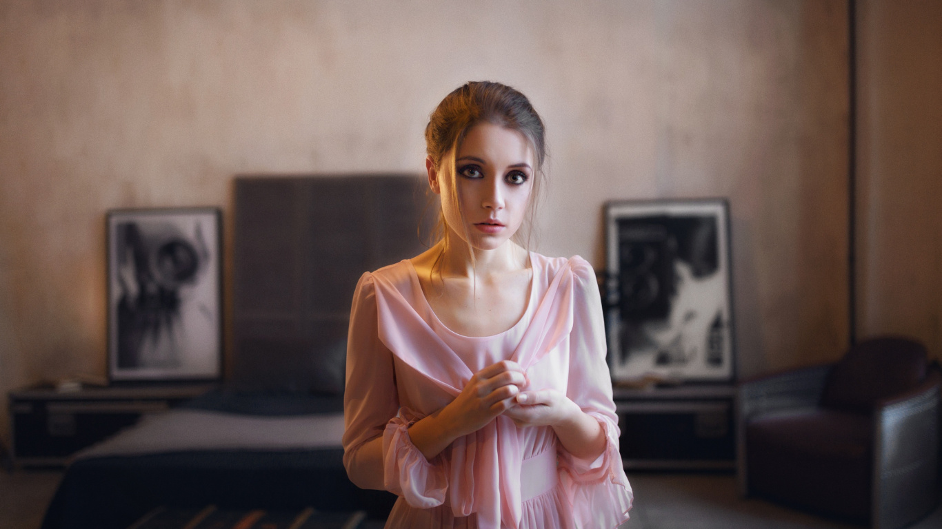 Portrait, Gesicht, Pink, Kopf, Schönheit. Wallpaper in 1366x768 Resolution