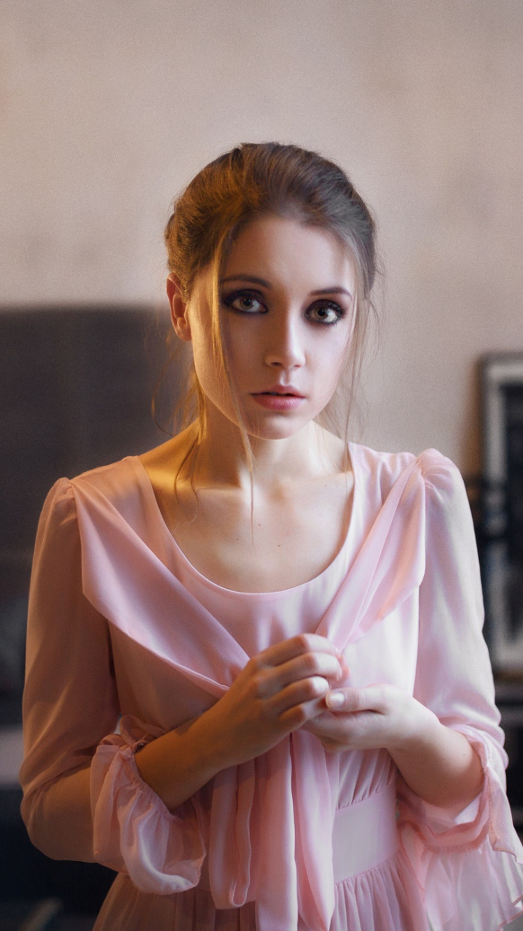 Portrait, Gesicht, Pink, Kopf, Schönheit. Wallpaper in 750x1334 Resolution