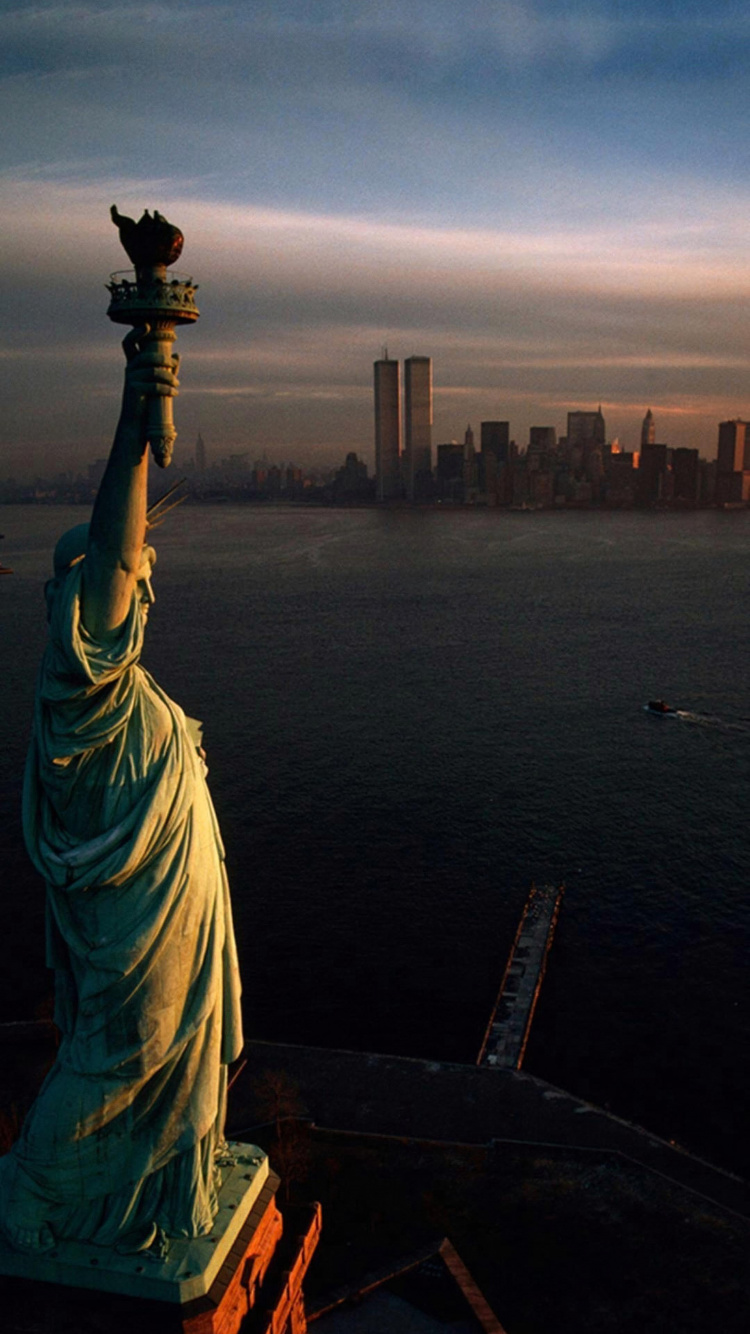 Estatua de la Libertad, Monumento Nacional Estatua de la Libertad, Agua, Edificio, Naturaleza. Wallpaper in 750x1334 Resolution