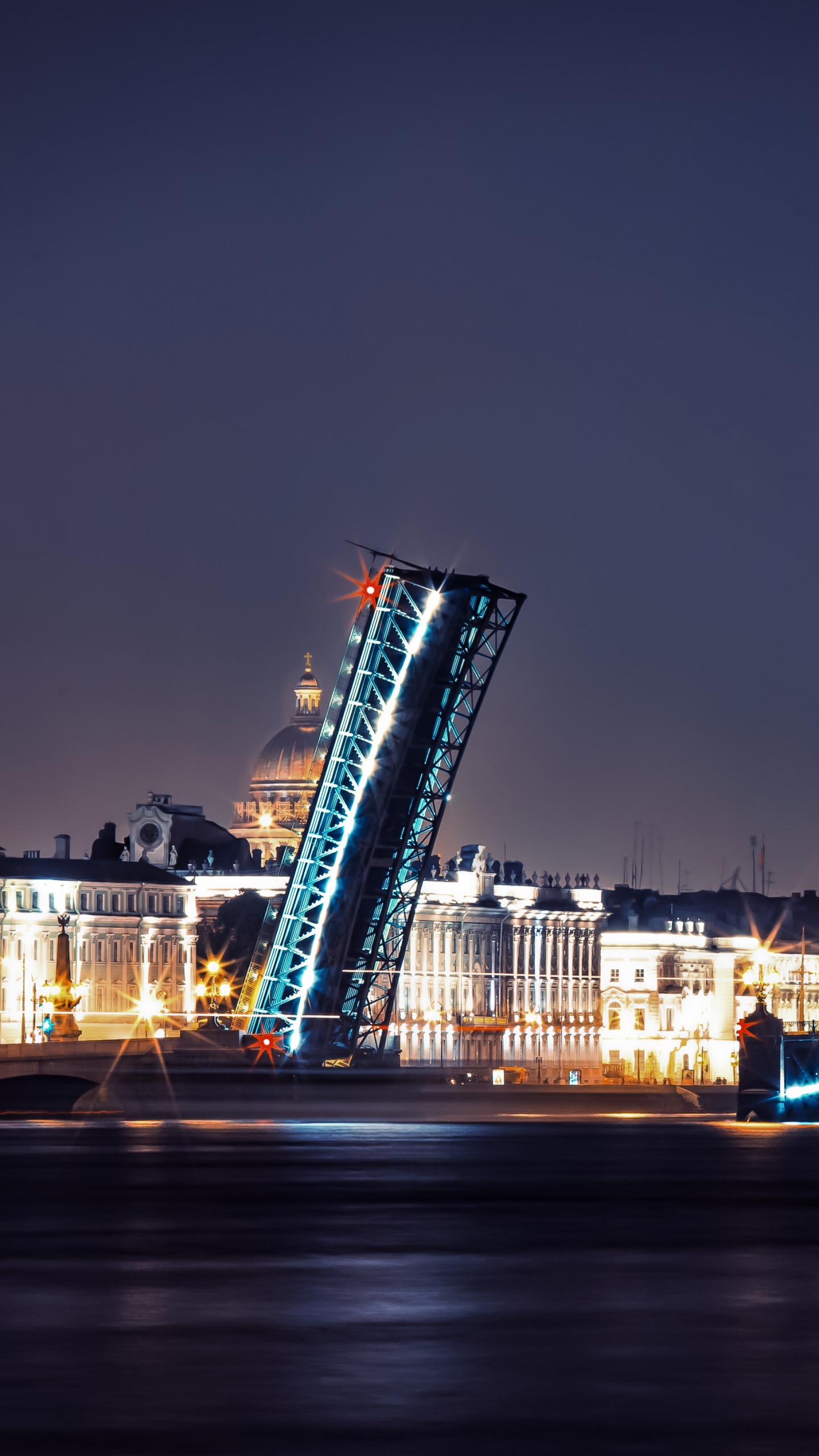 Horizon de la Ville Pendant la Nuit. Wallpaper in 1440x2560 Resolution