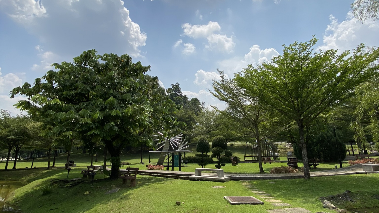 Body of Water, Road, Nature, Vegetation, Sport Venue. Wallpaper in 1280x720 Resolution