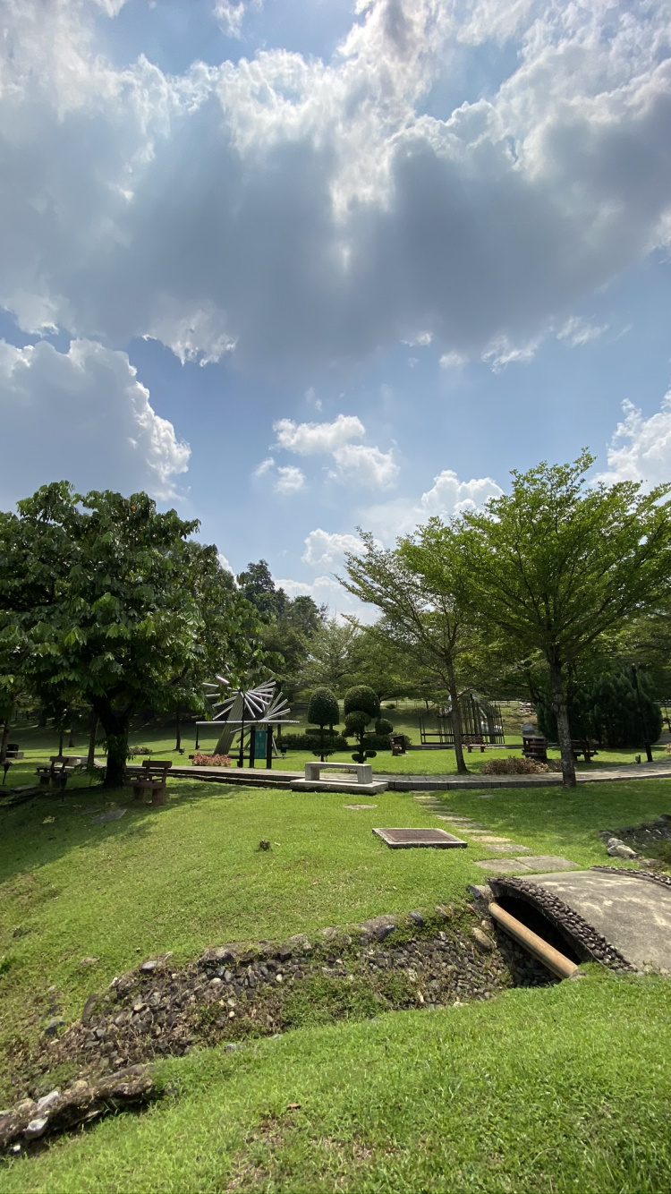 Gewässer, Road, Natur, Vegetation, Sports Venue. Wallpaper in 750x1334 Resolution