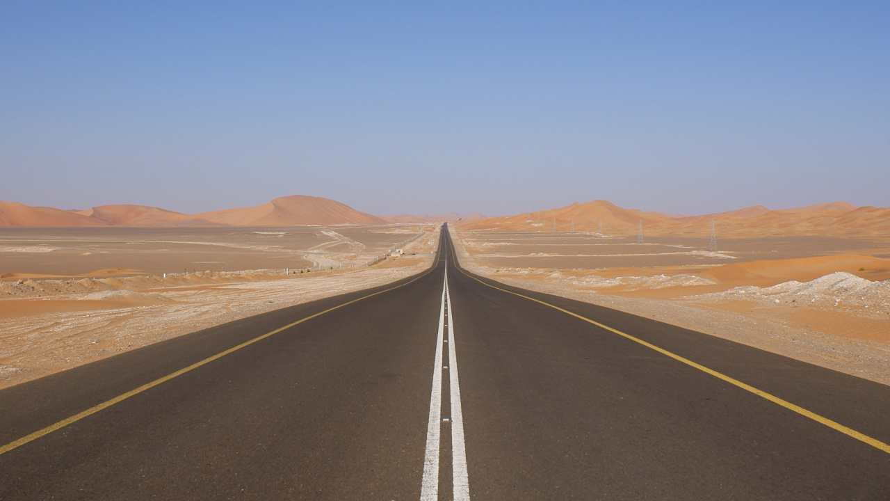 Black Asphalt Road in The Middle of Desert. Wallpaper in 1280x720 Resolution