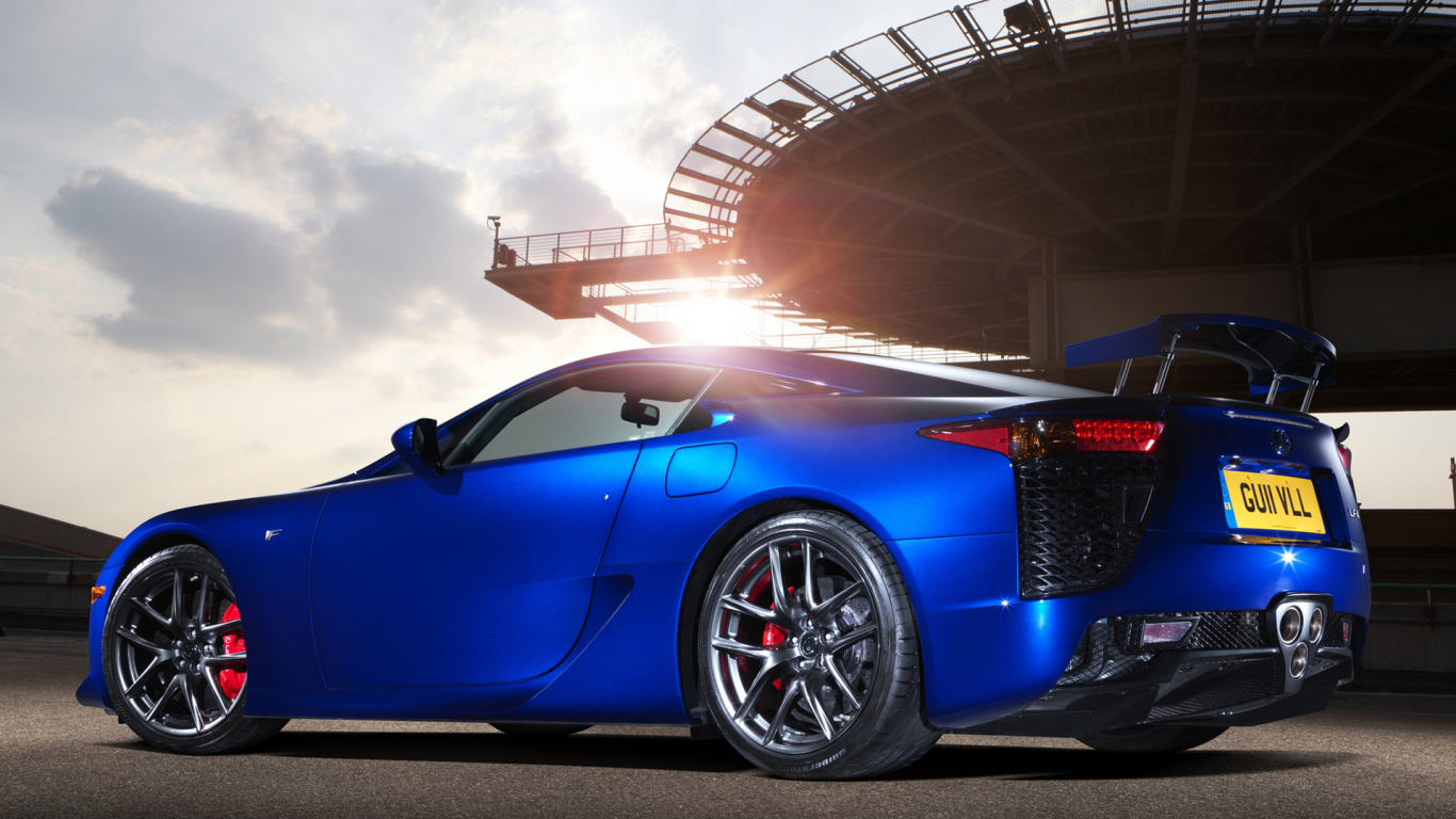 Porsche 911 Azul Estacionado Frente al Edificio. Wallpaper in 1366x768 Resolution