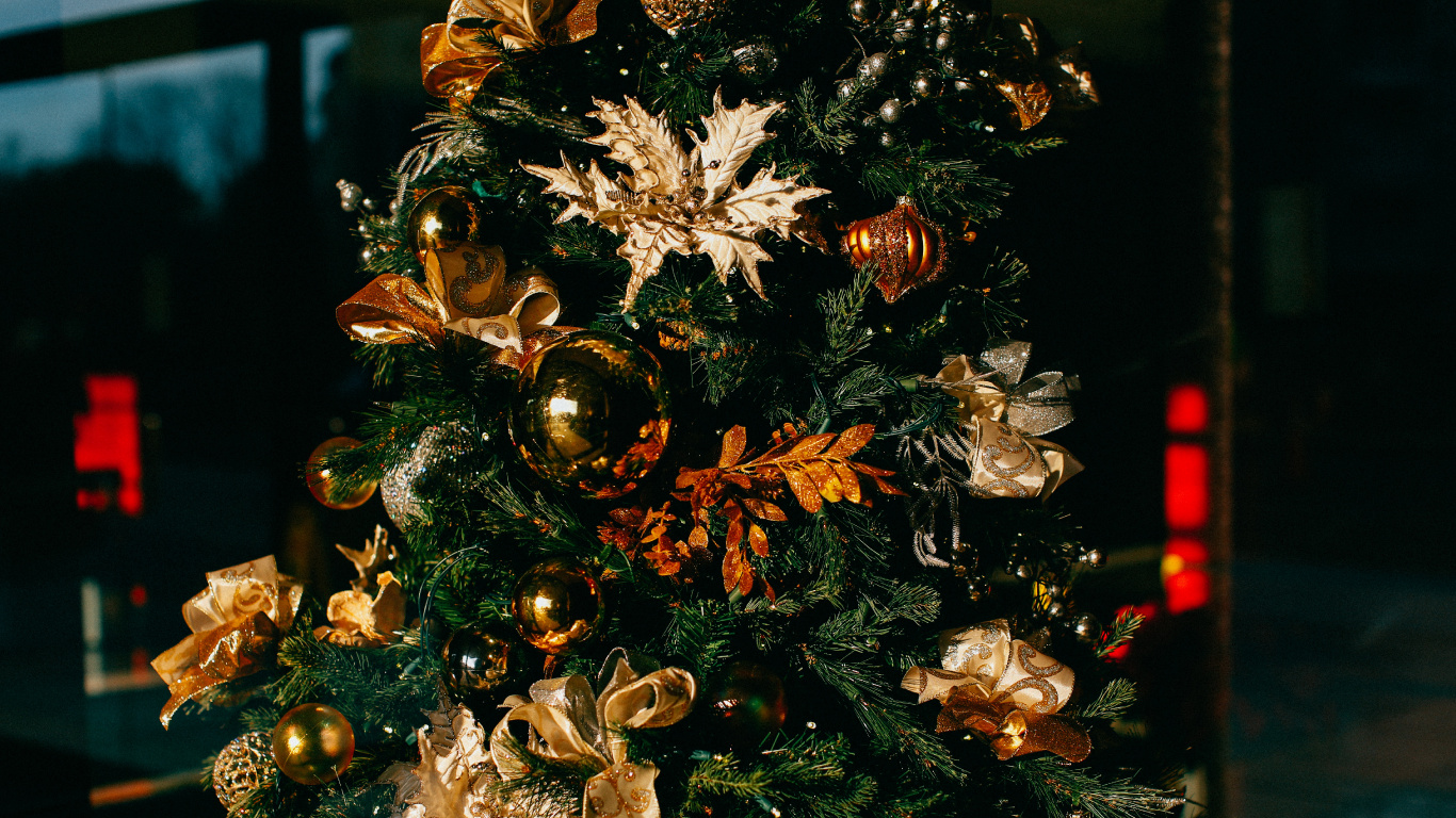 Le Jour De Noël, Arbre de Noël, Décoration de Noël, Les Lumières de Noël, Noël et Les Fêtes. Wallpaper in 1366x768 Resolution