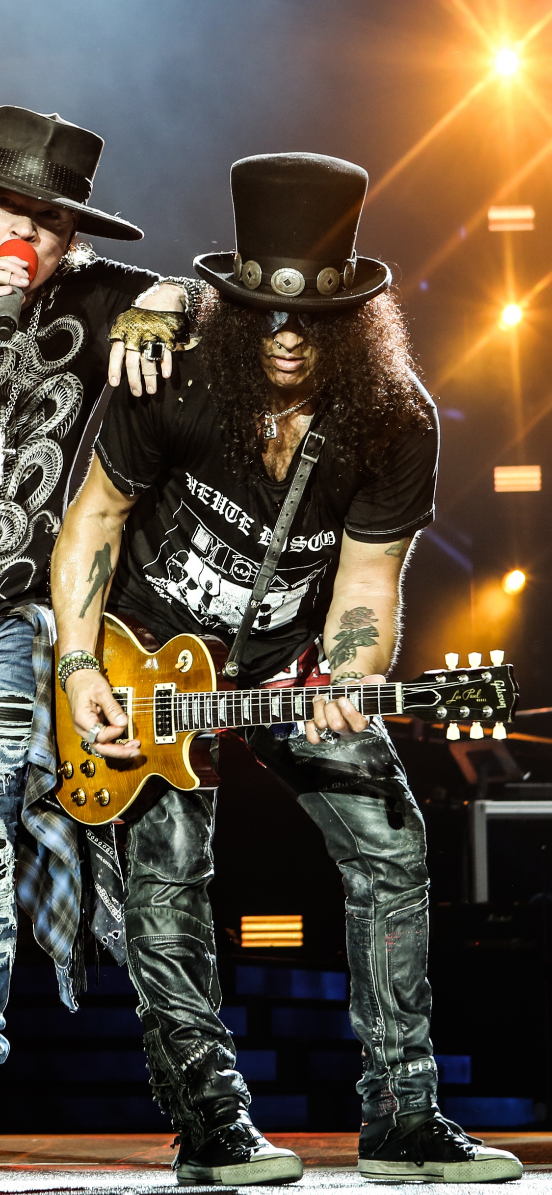Nicht in Diesem Leben-Tour, Guns N Roses, Hardrock, Musiker, Gitarrist. Wallpaper in 1125x2436 Resolution