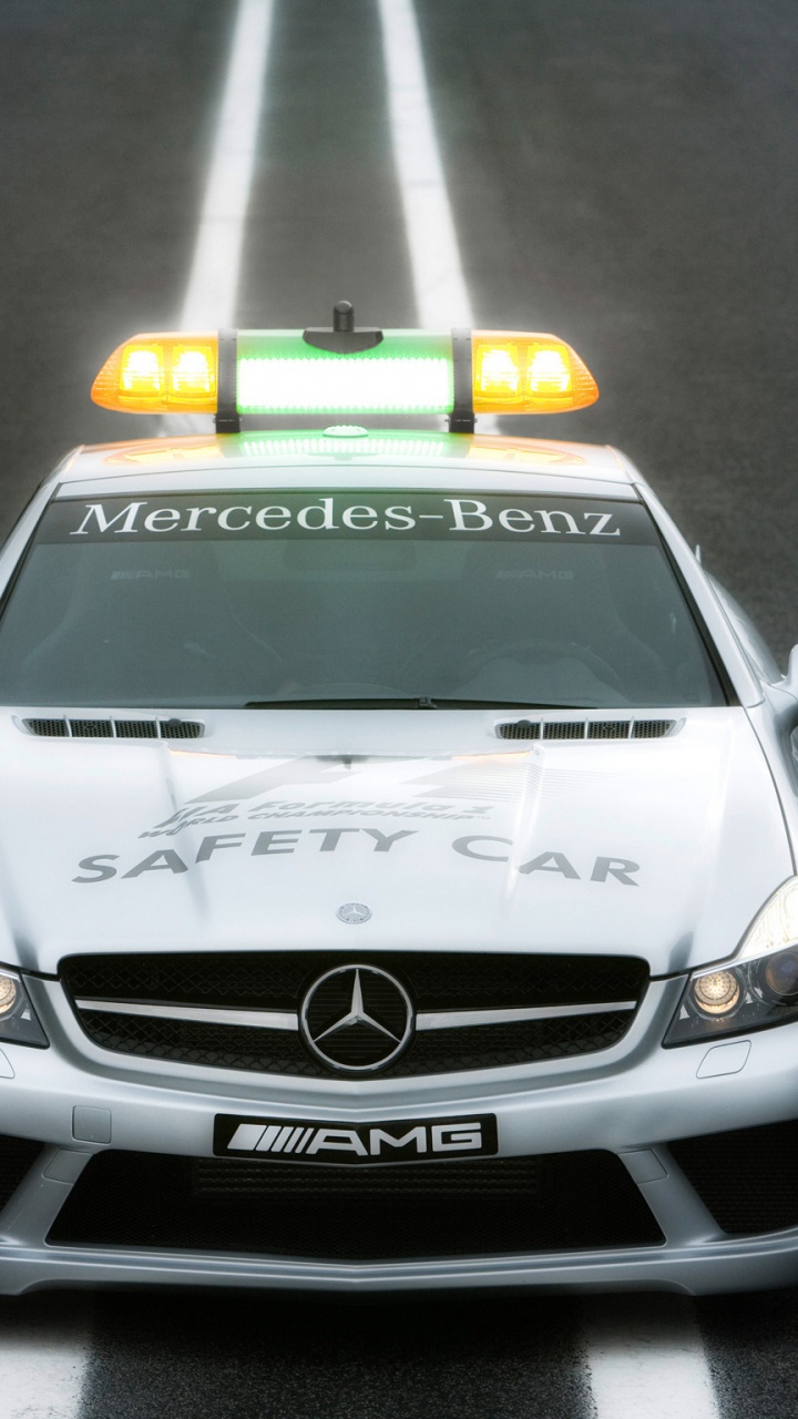 White Bmw m 3 on Road. Wallpaper in 720x1280 Resolution