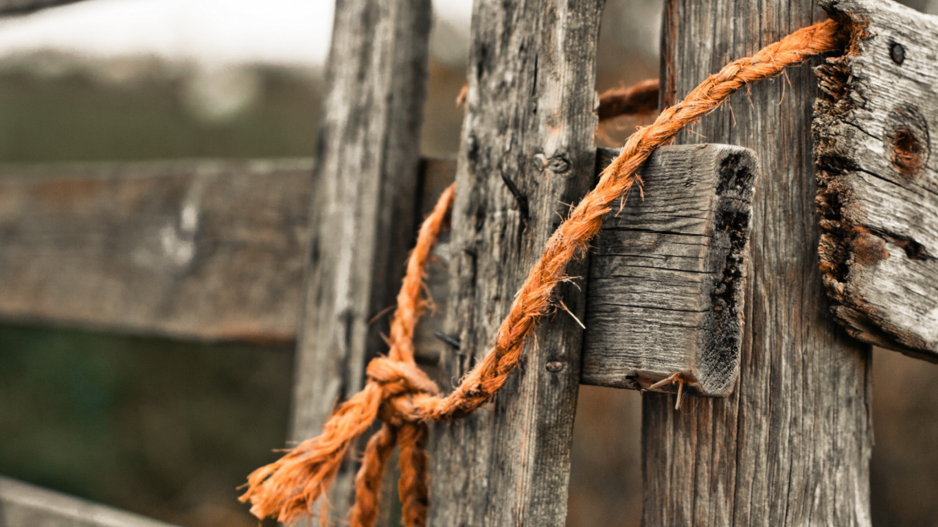 Brown Rope on Brown Wooden Fence. Wallpaper in 1366x768 Resolution