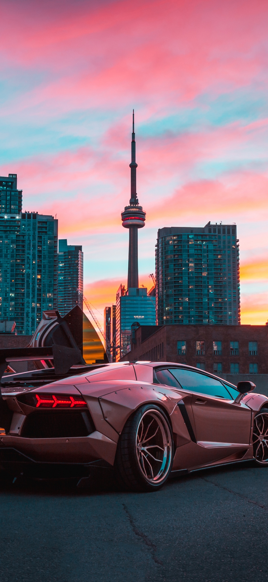 Schwarzer Porsche 911 Tagsüber Auf Parkplatz Geparkt. Wallpaper in 1125x2436 Resolution